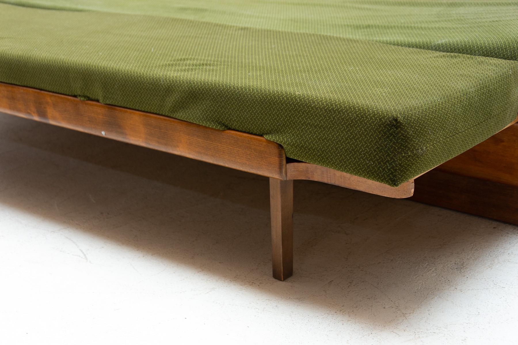 Mid Century Sofabed in Walnut by Jindrich Halabala for UP Zavody, 1950´s 4