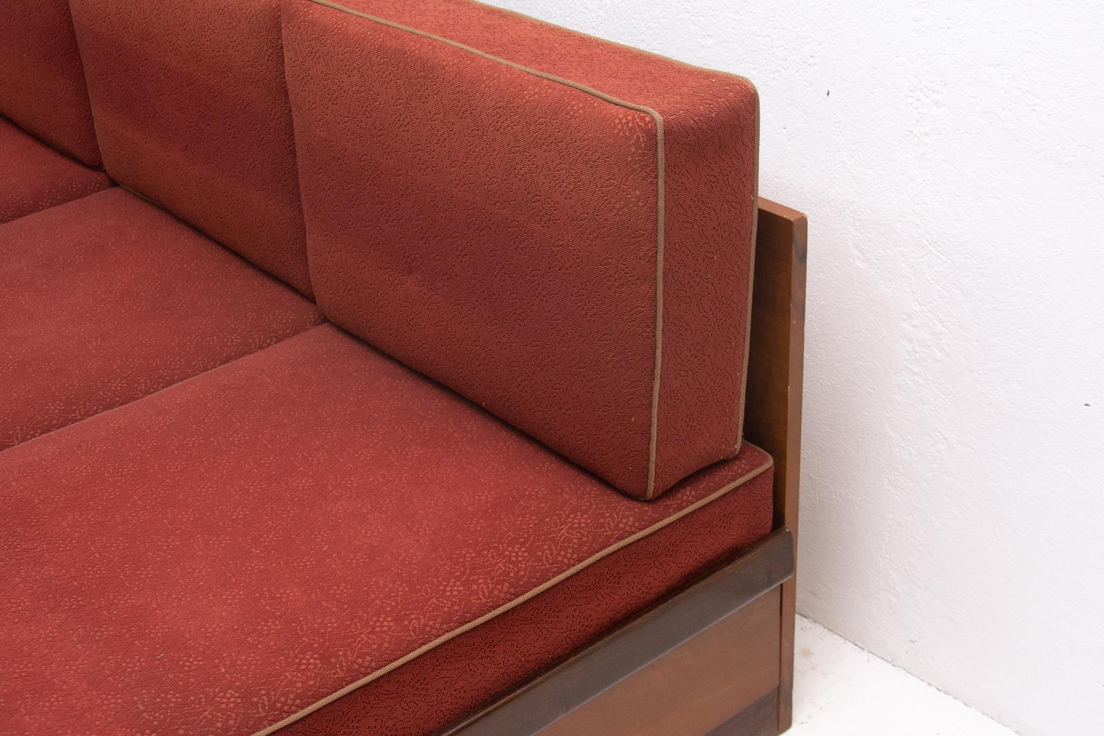 Midcentury Sofa Bed in Walnut by Jindřich Halabala for UP Zavody, 1950s 6
