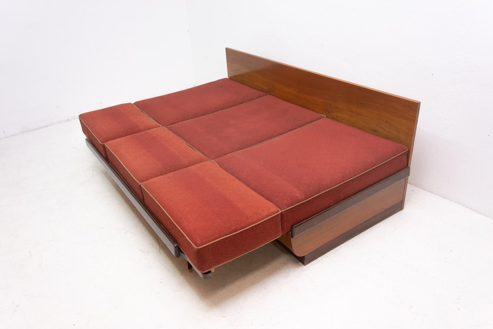 Midcentury Sofa Bed in Walnut by Jindřich Halabala for UP Zavody, 1950s 8