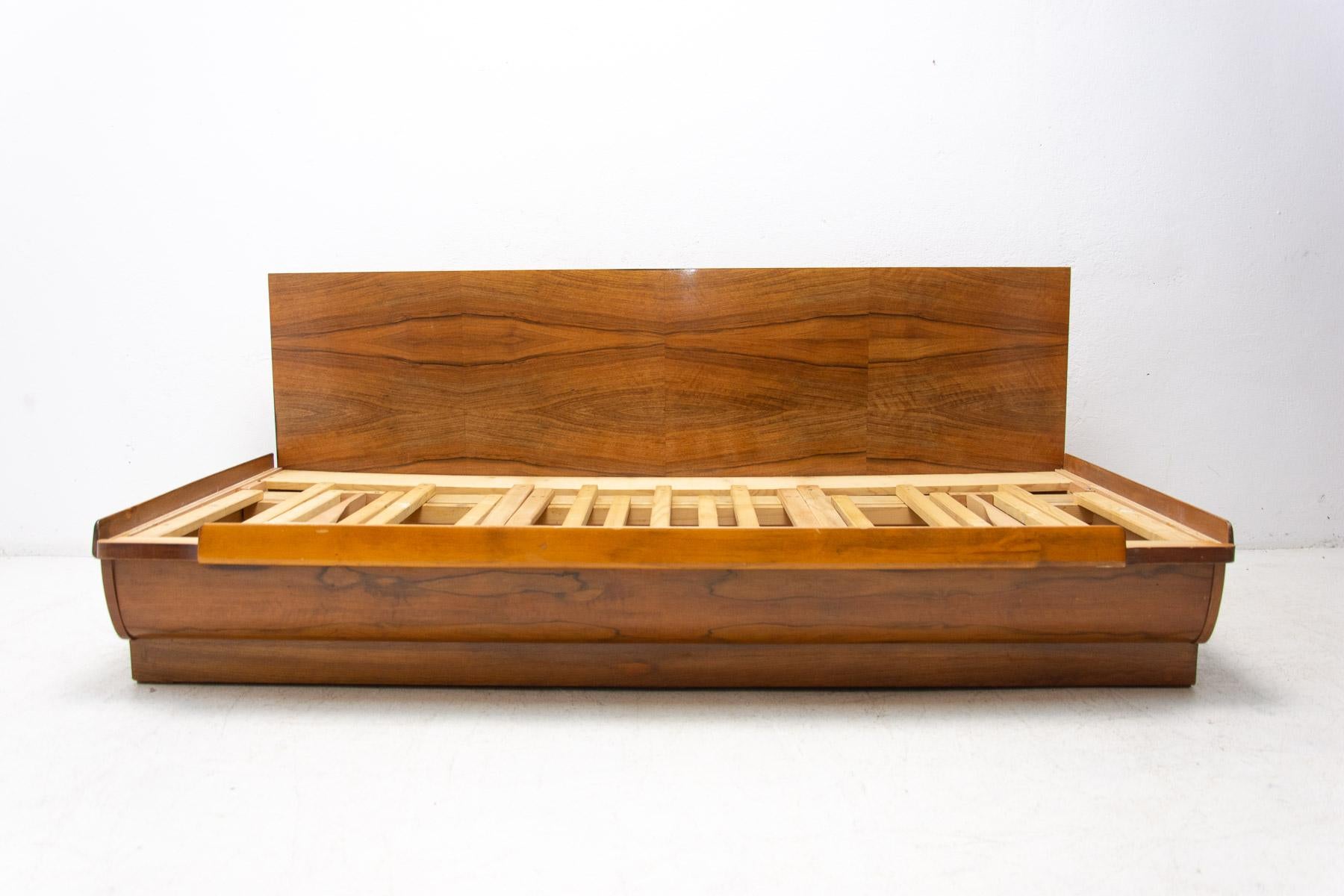 Mid Century Sofabed in Walnut by Jindrich Halabala for UP Zavody, 1950´S 9