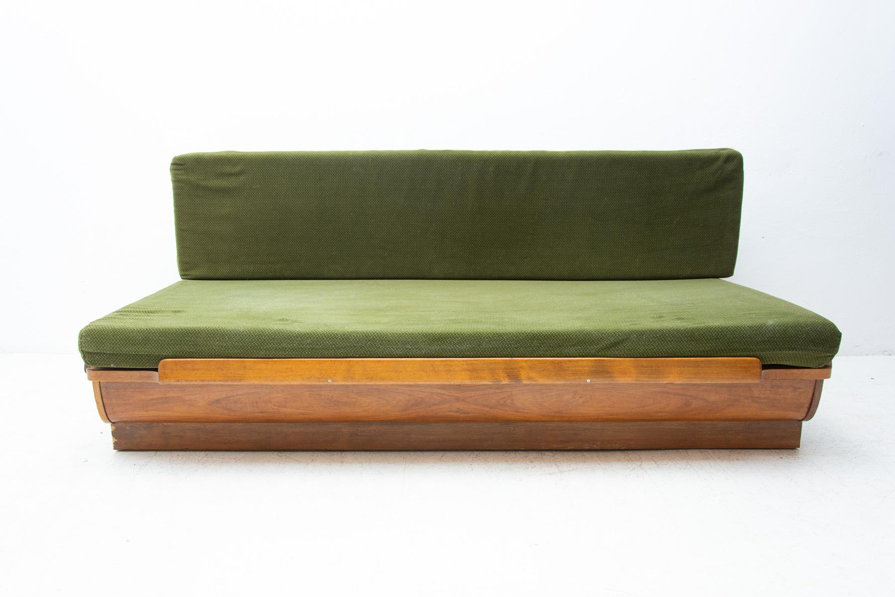 Mid Century Sofabed in Walnut by Jindrich Halabala for UP Zavody, 1950´s 9