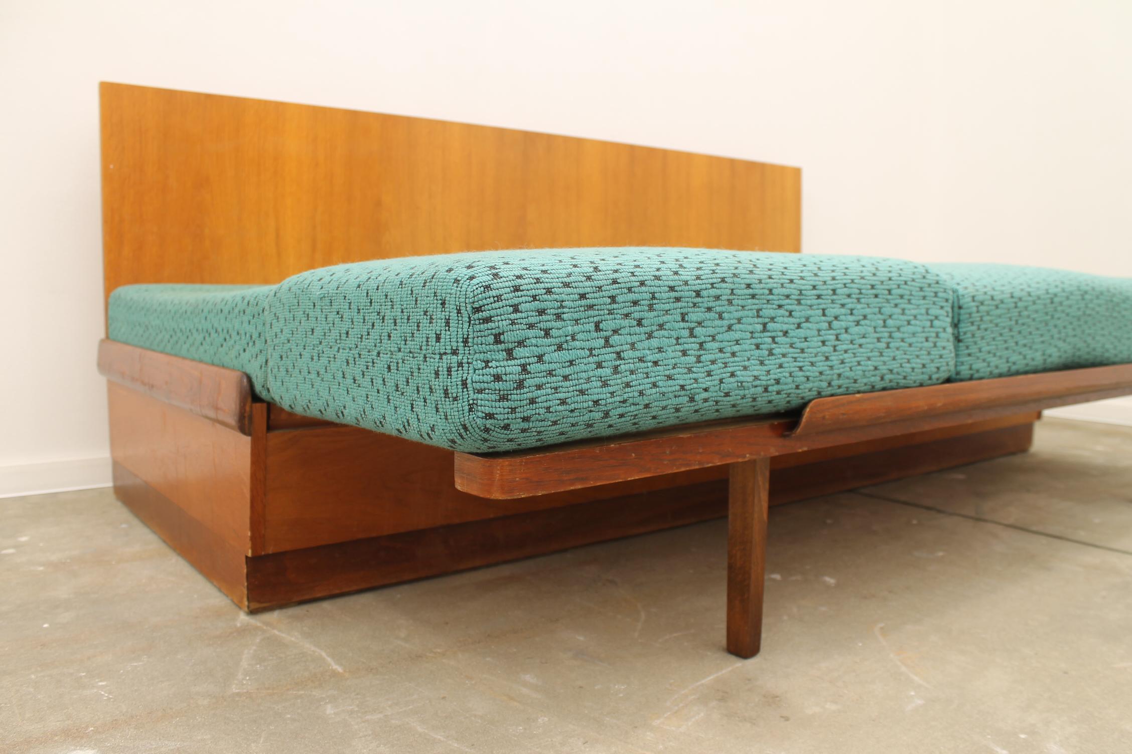 Midcentury Sofabed in Walnut by Jindrich Halabala for Up Zavody, 1950s 9