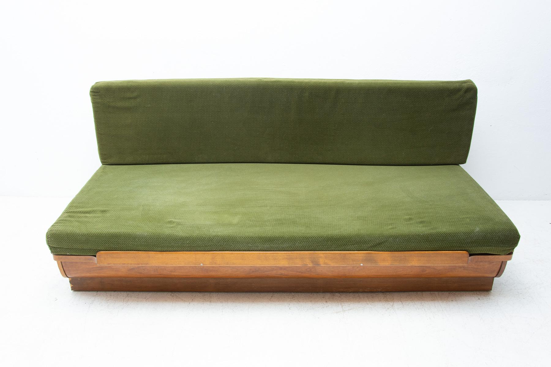 Mid Century Sofabed in Walnut by Jindrich Halabala for UP Zavody, 1950´s 10