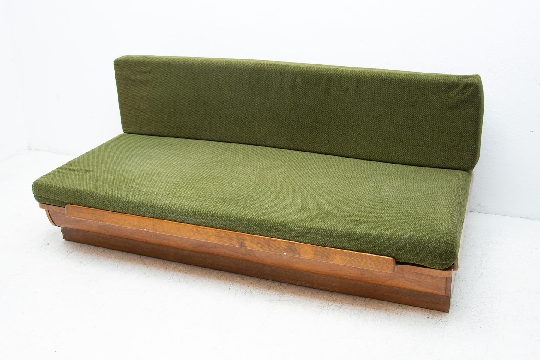 Mid Century Sofabed in Walnut by Jindrich Halabala for UP Zavody, 1950´s 11