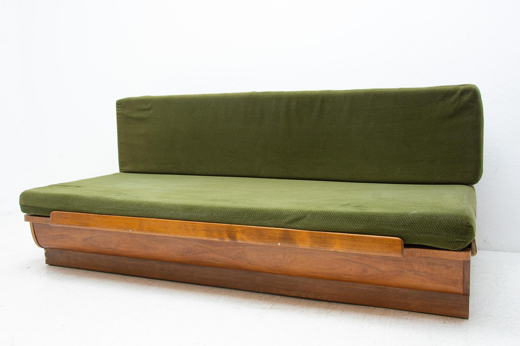 Mid Century Sofabed in Walnut by Jindrich Halabala for UP Zavody, 1950´s 12