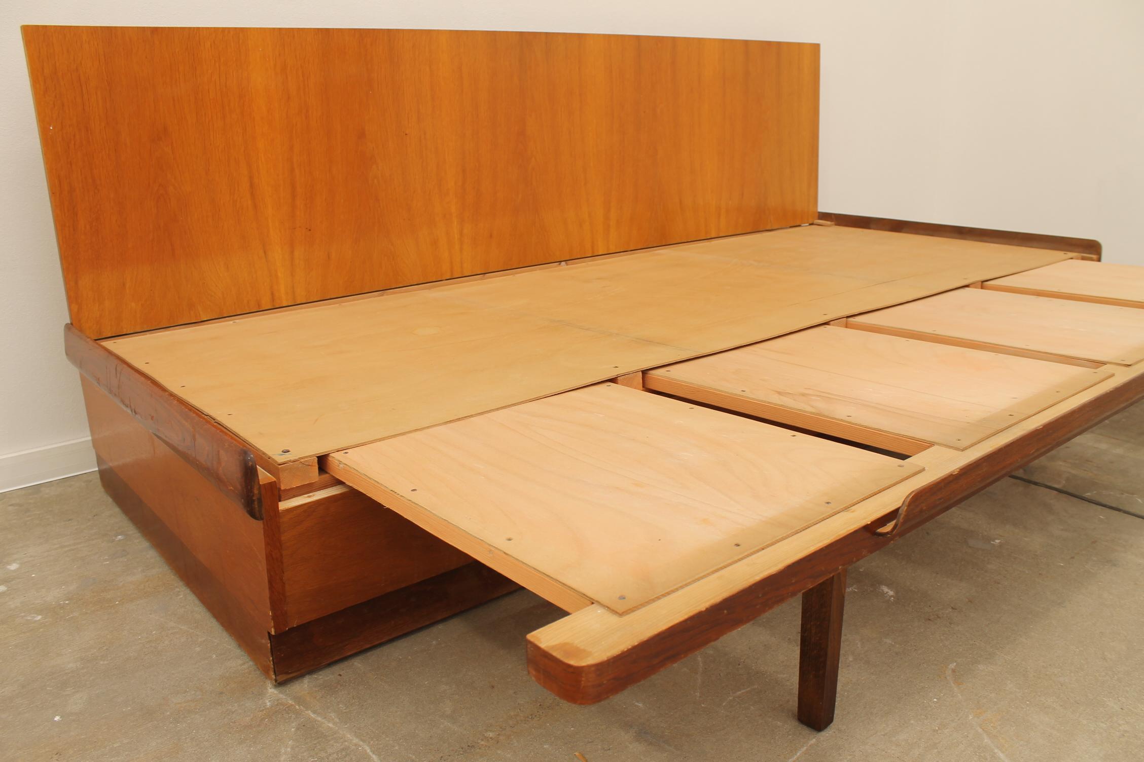 Midcentury Sofabed in Walnut by Jindrich Halabala for Up Zavody, 1950s 12