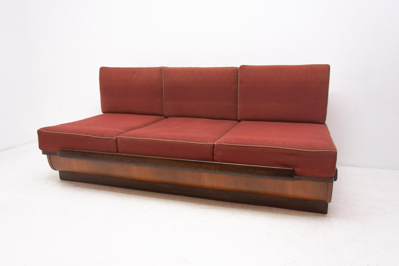 Veneer Midcentury Sofa Bed in Walnut by Jindřich Halabala for UP Zavody, 1950s