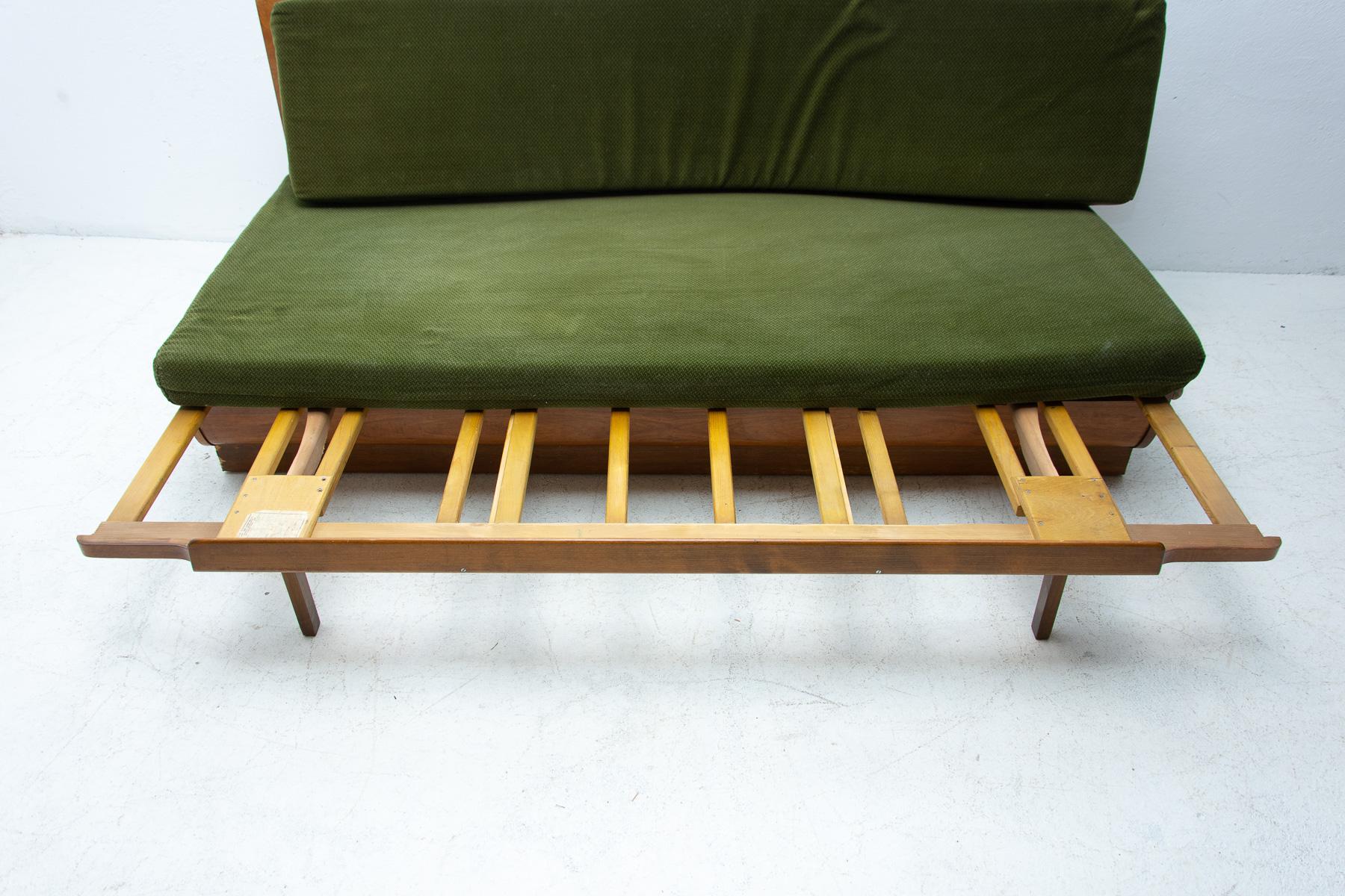 20th Century Mid Century Sofabed in Walnut by Jindrich Halabala for UP Zavody, 1950´s