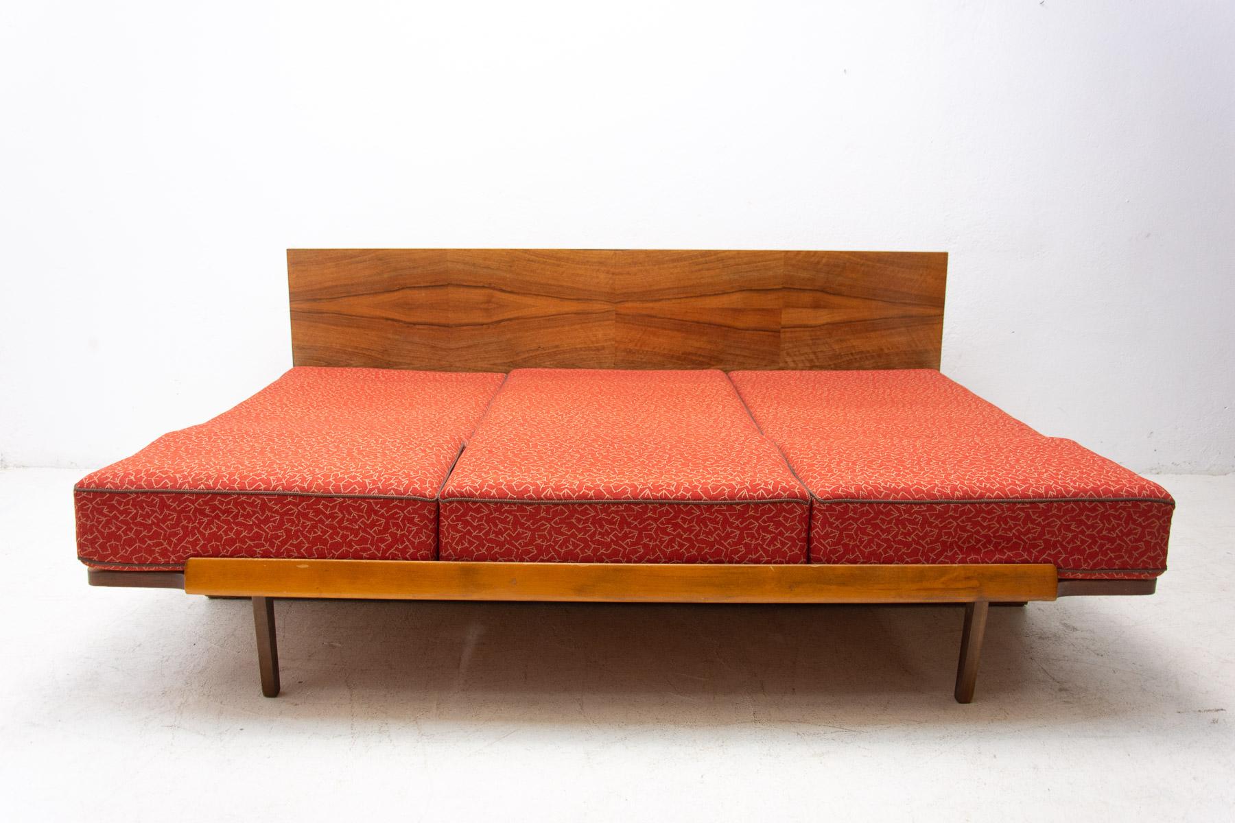 Mid Century Sofabed in Walnut by Jindrich Halabala for UP Zavody, 1950´S 1