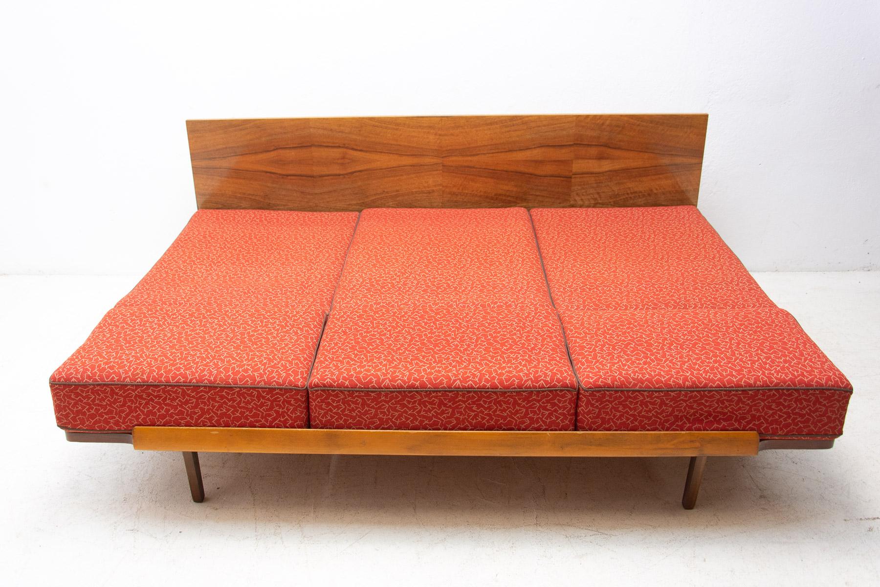 Mid Century Sofabed in Walnut by Jindrich Halabala for UP Zavody, 1950´S 2
