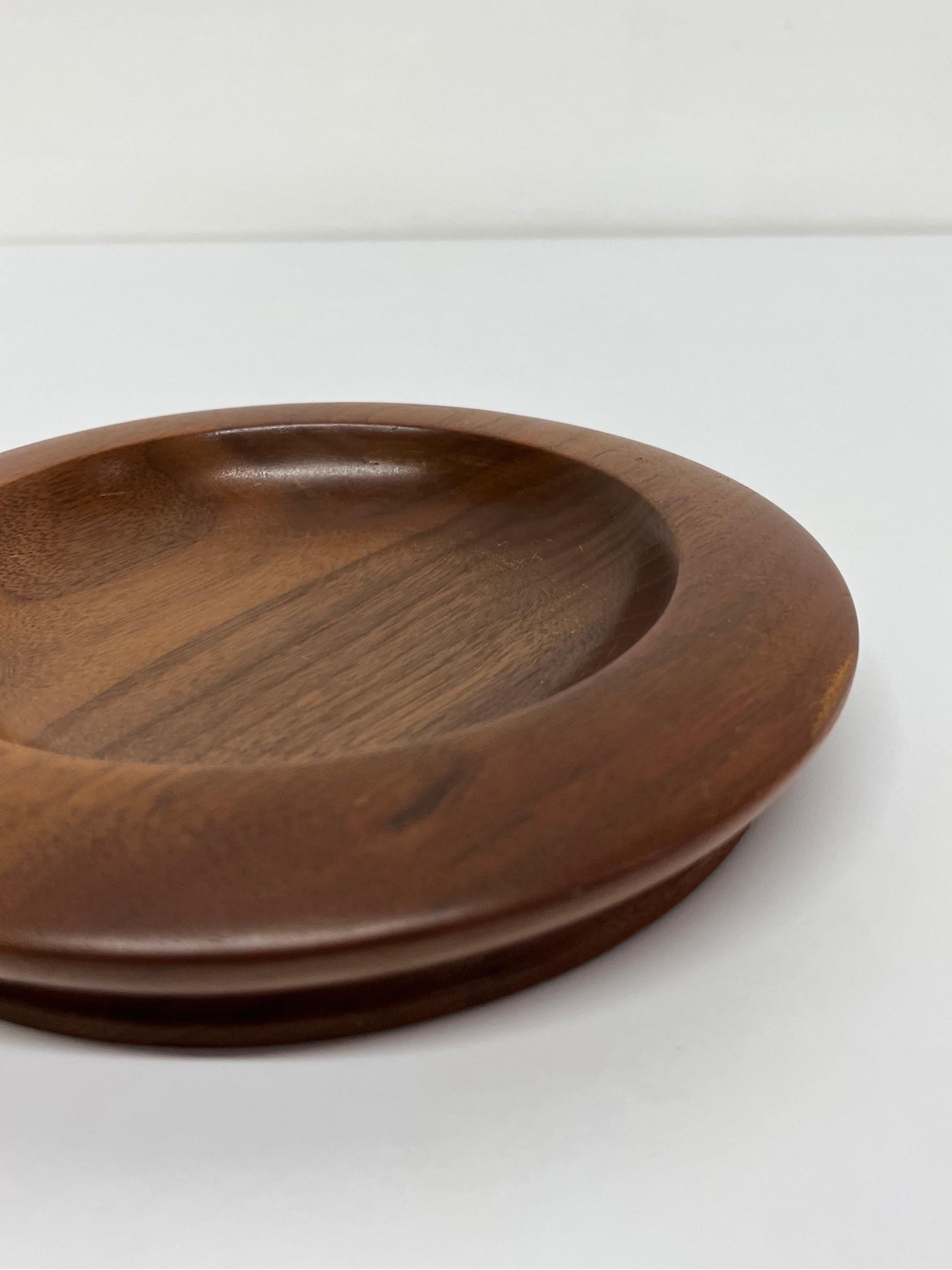 Mid-Century Solid American Walnut Bowl or Catchall, 1950s For Sale 6