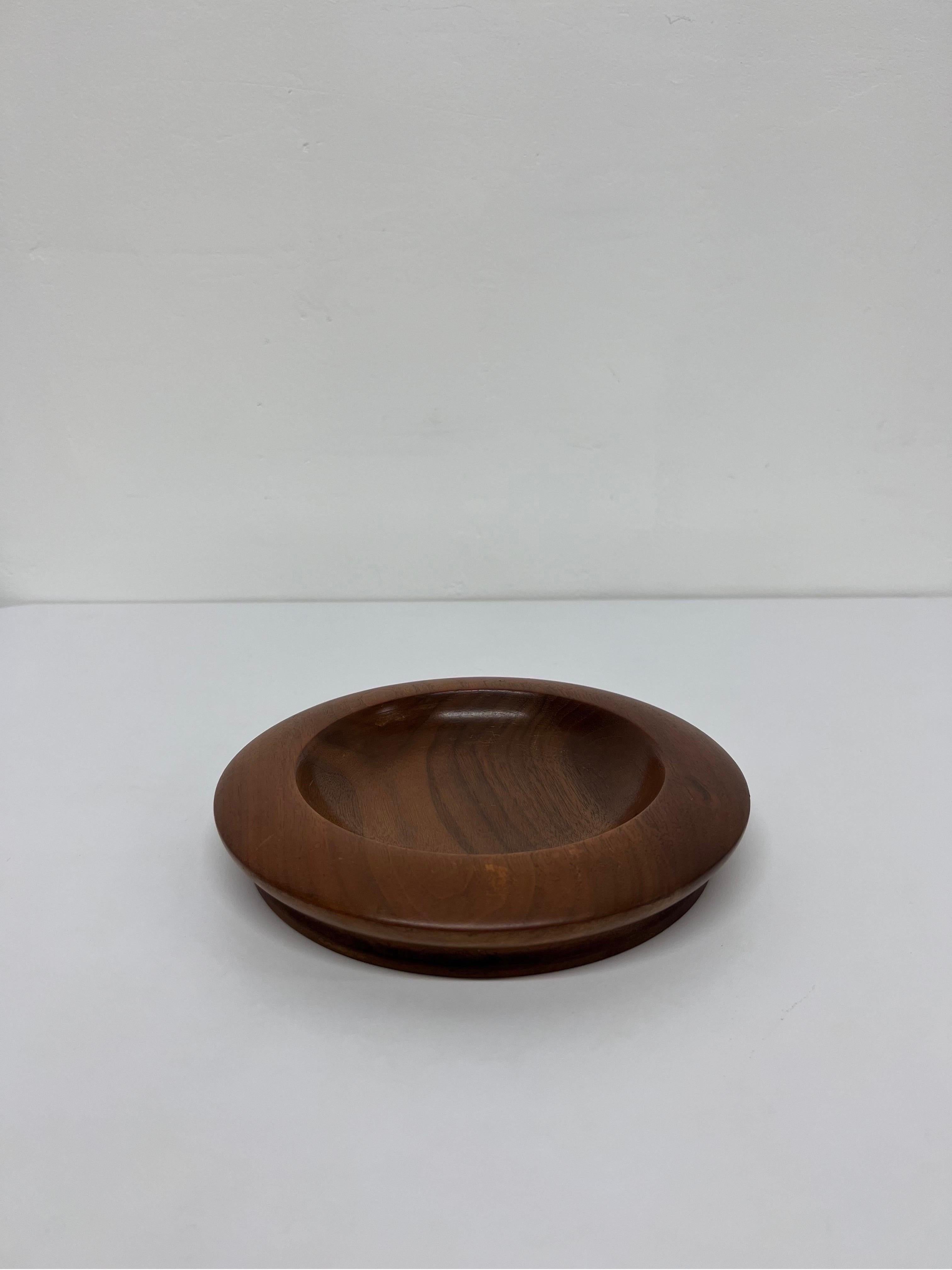 Mid-Century Solid American Walnut Bowl or Catchall, 1950s In Good Condition For Sale In Miami, FL