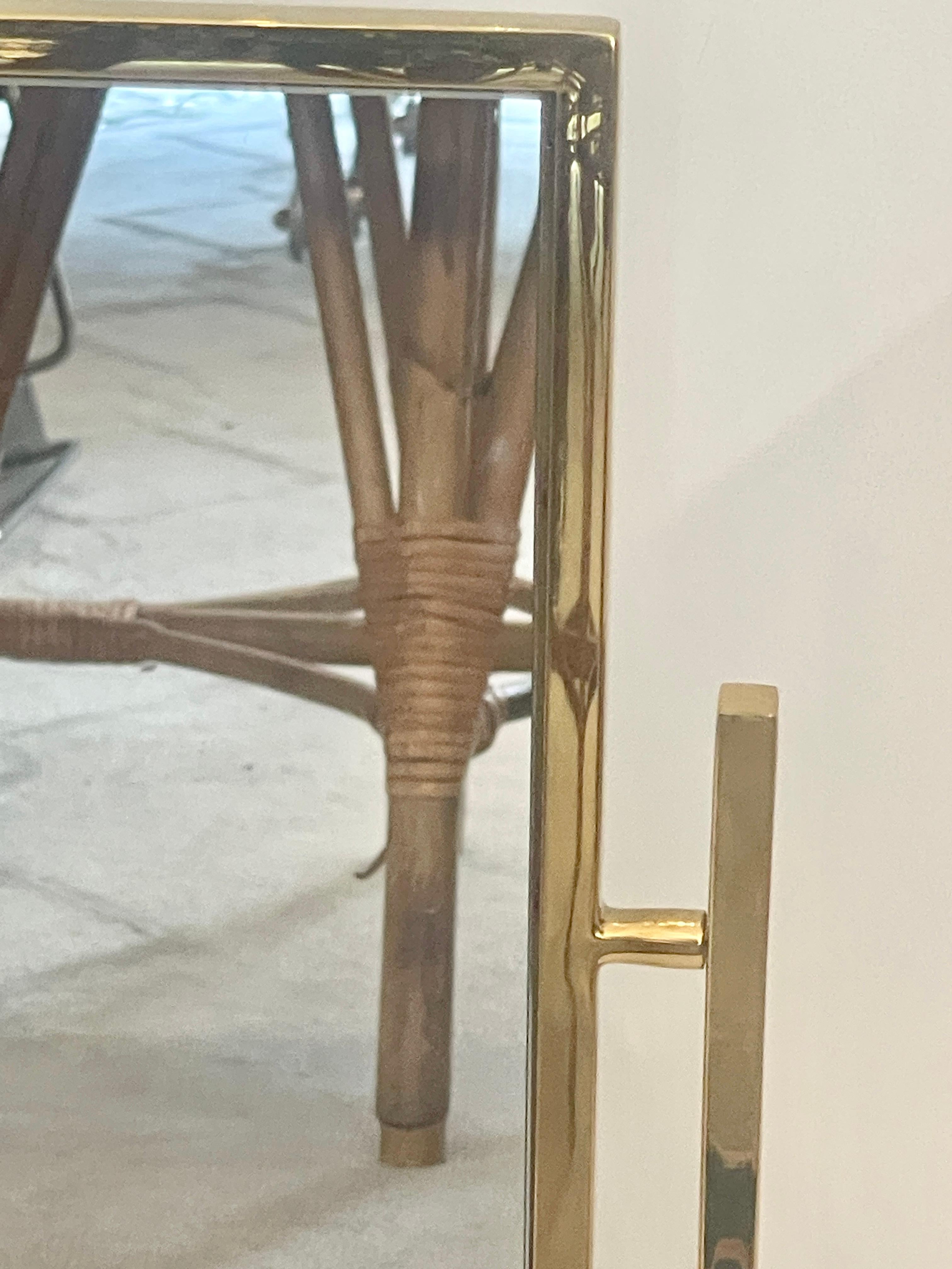 Specchio da tavolo per vanità in ottone massiccio e lucite, Italia, anni '70 in vendita 5