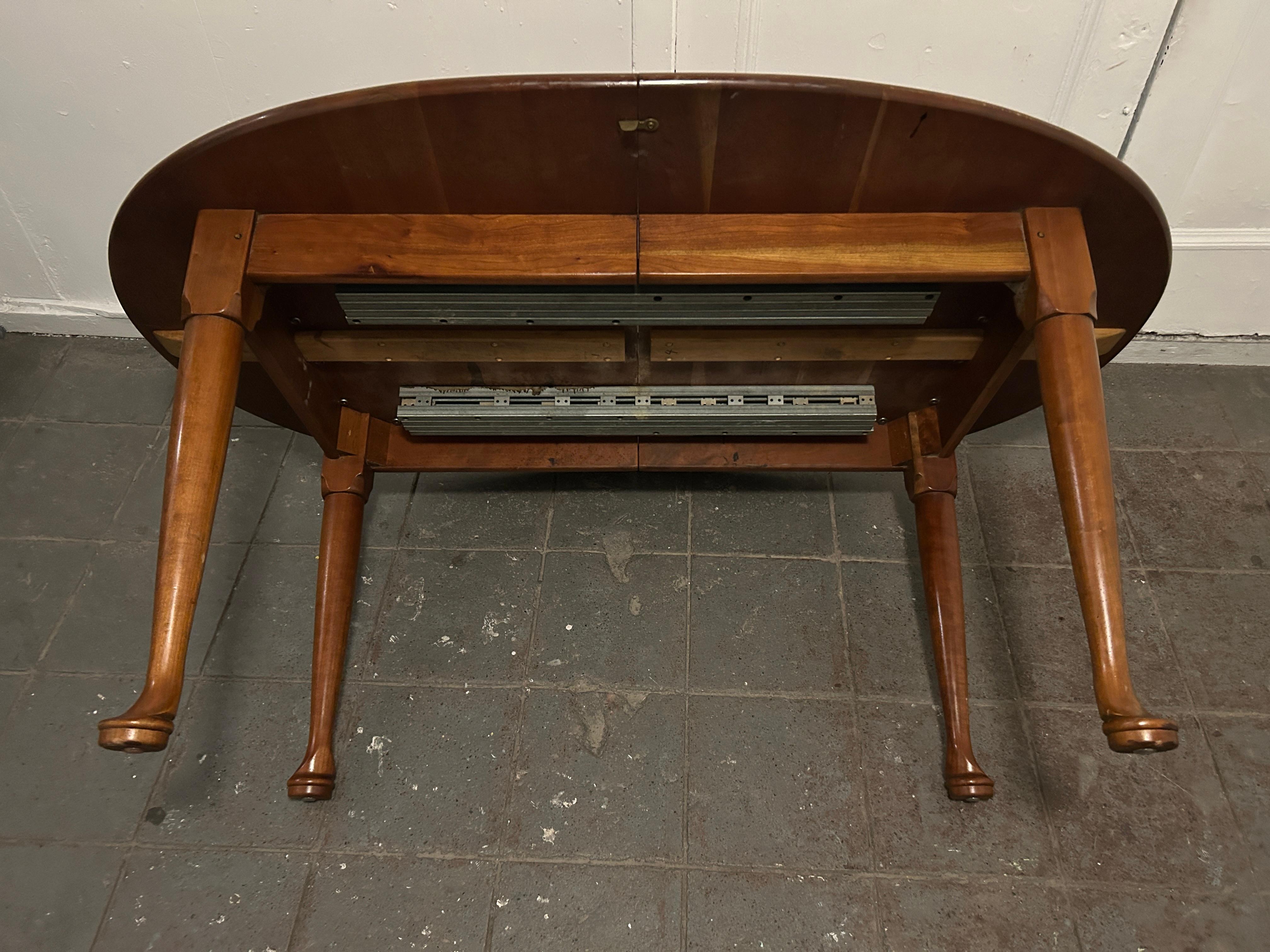 Mid Century Solid cherry oval dining table with 2 leaves by Stickley In Good Condition In BROOKLYN, NY