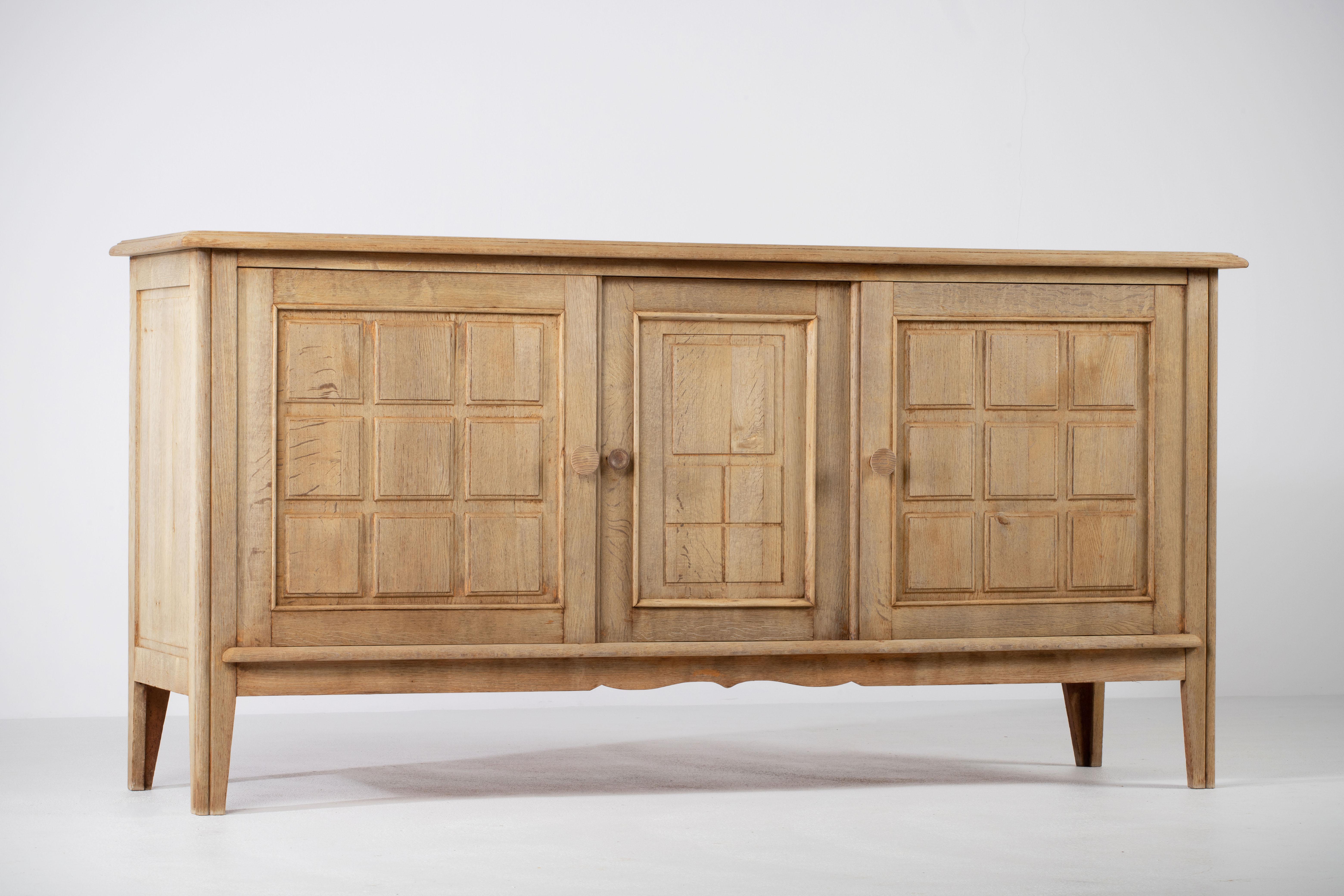 Mid-Century Solid Natural Oak Credenza, France, 1940s In Good Condition For Sale In Wiesbaden, DE