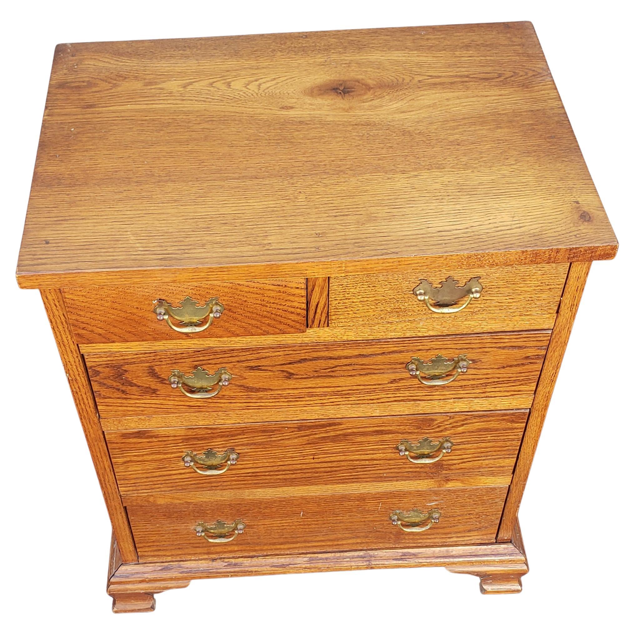 Midcentury very solid oak 5-drawer bedside chest of drawers / nightstand in great condition with dovetail drawer construction in all solid wood. Drawers functioning perfectly. All wood backing. Use as a nighstand or just as a small storage chest.