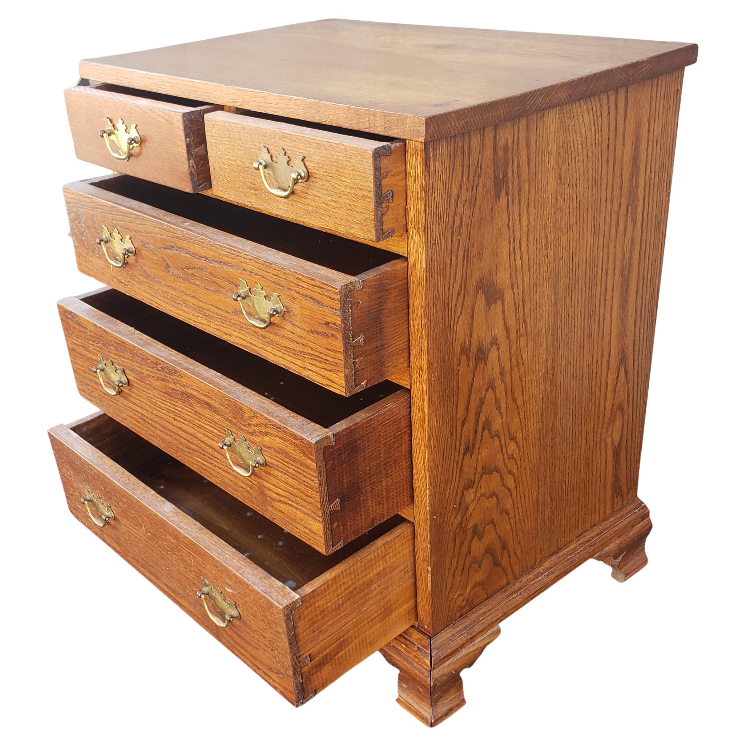 20th Century Mid-Century Solid Oak 5-Drawer Bedside Chest of Drawers Nightstand For Sale