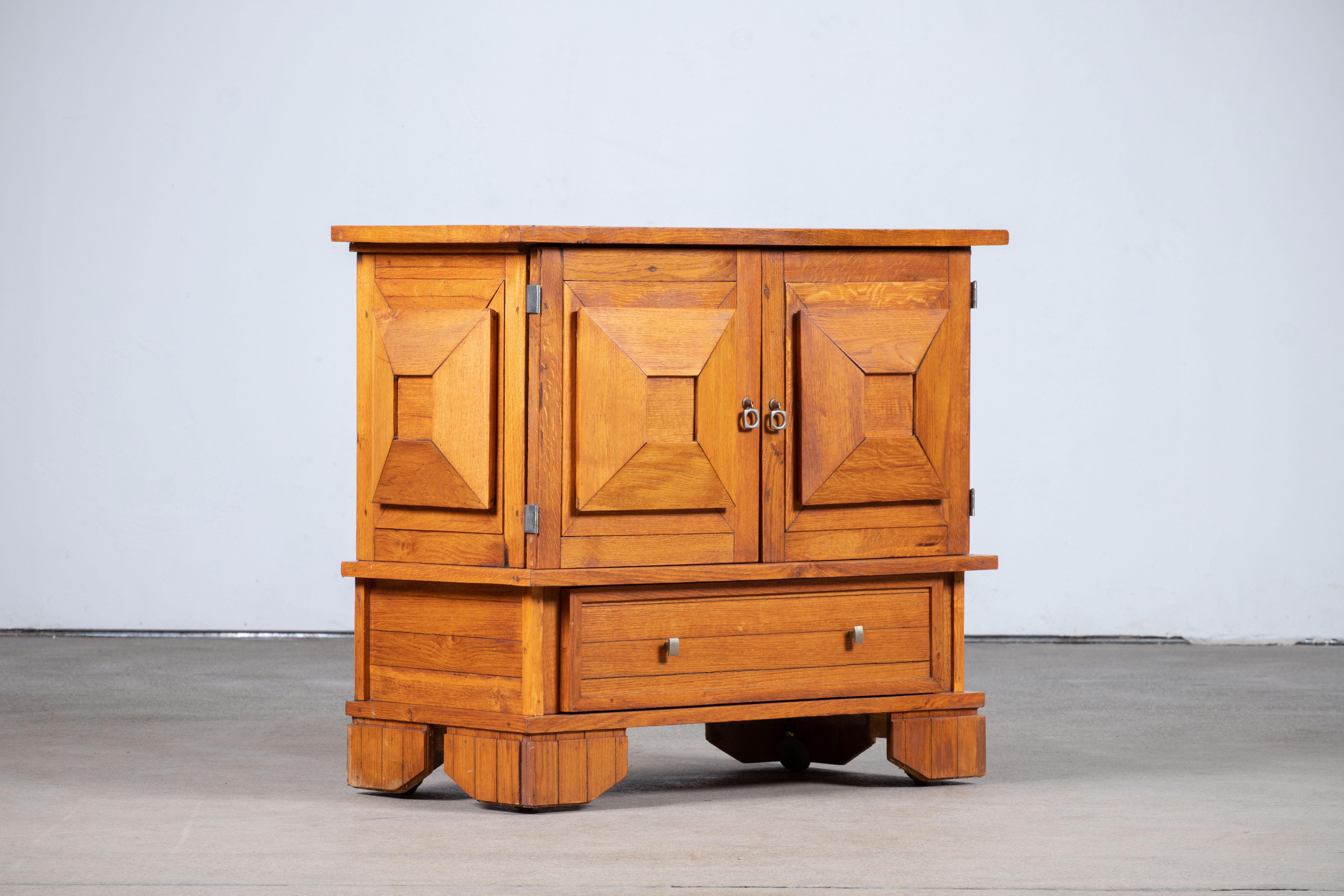 Mid-Century Solid Oak Cabinet, France, 1950s In Good Condition For Sale In Wiesbaden, DE