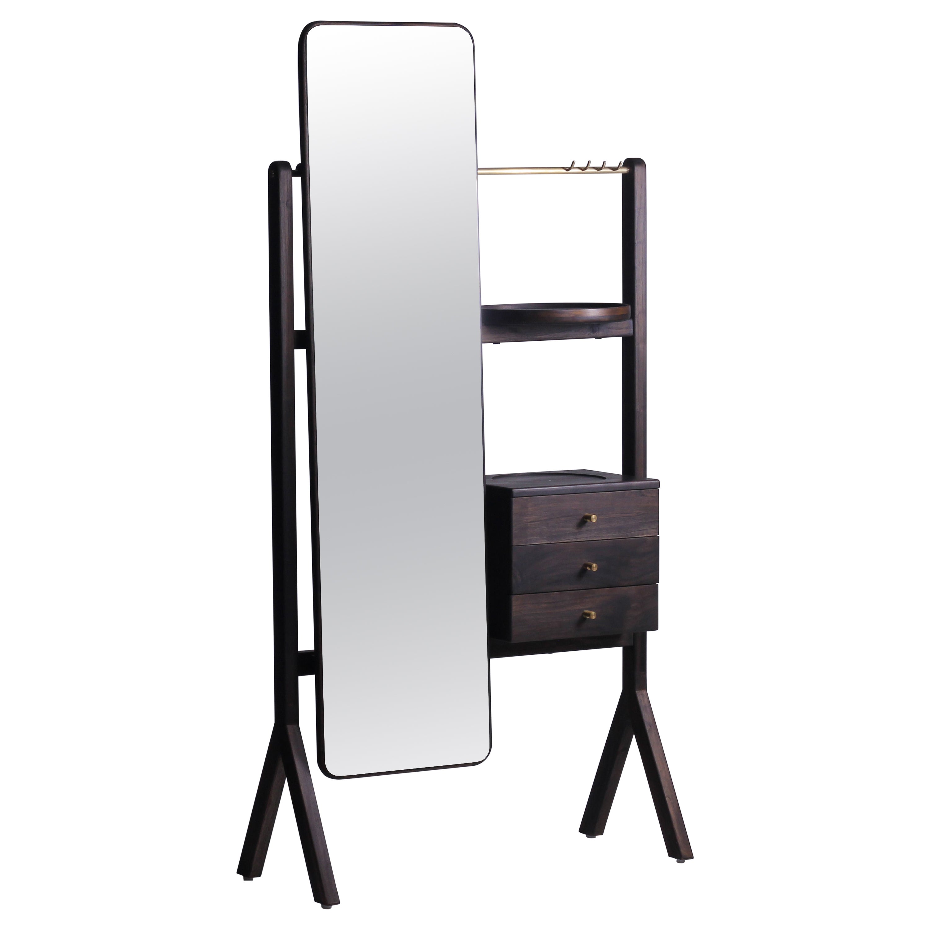 Cleopatra is a vanity dressing table in solid oak with a full length mirror, designed for bedrooms and walk-in wardrobes. Achieving a perfect balance between aesthetics and function, the design of Cleopatra aims to promote an inspiring and elevated