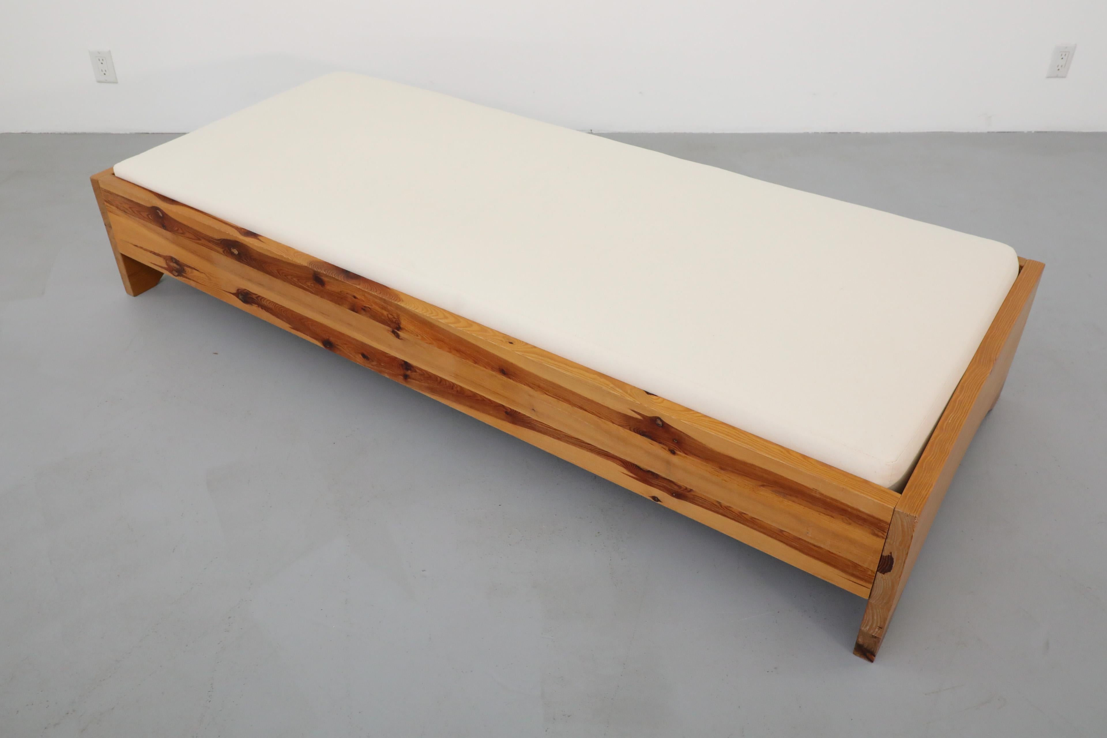Méridienne en pin massif du milieu du siècle dernier par Ate Van Apeldoorn avec nouveau matelas en toile en vente 3