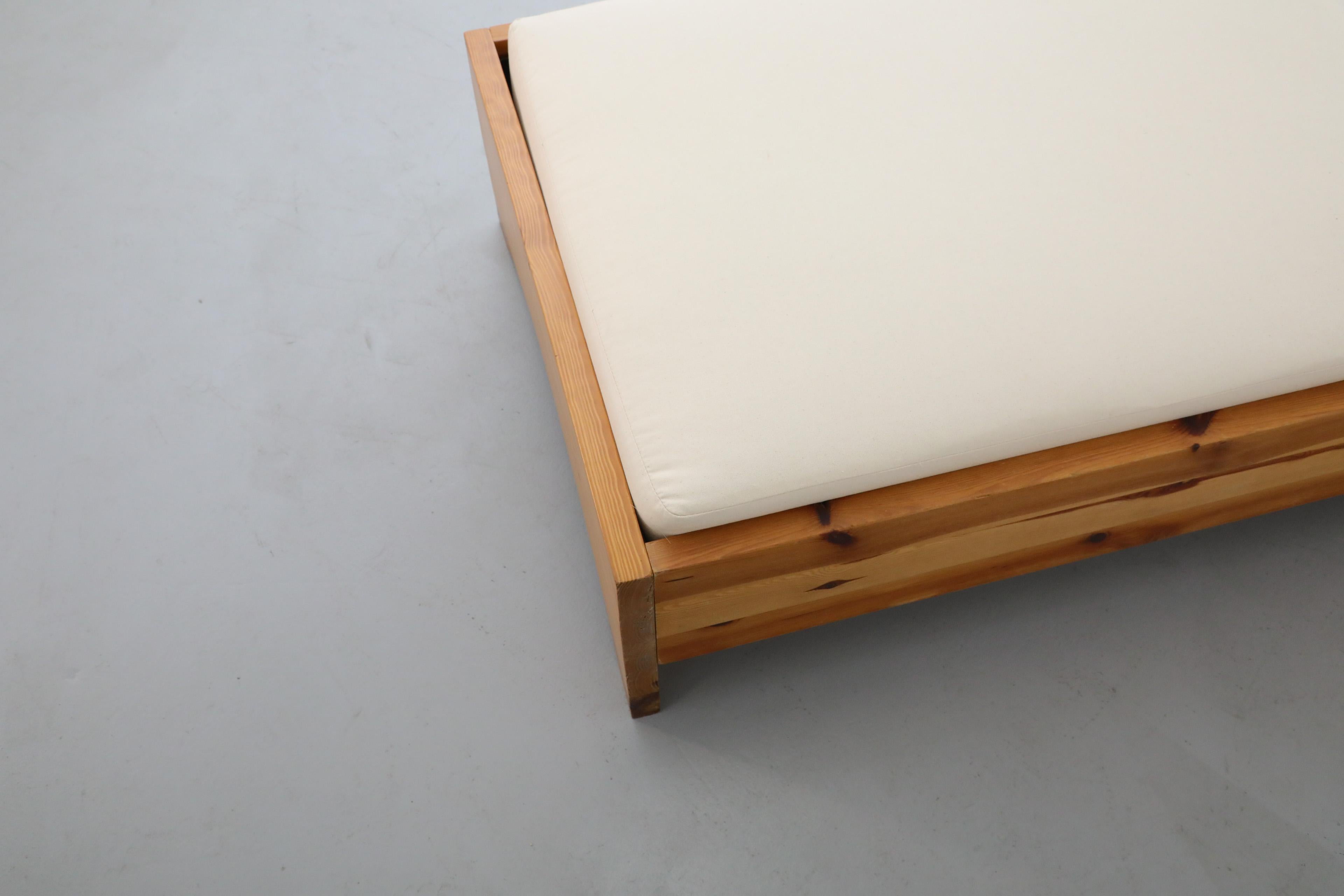 Méridienne en pin massif du milieu du siècle dernier par Ate Van Apeldoorn avec nouveau matelas en toile en vente 7