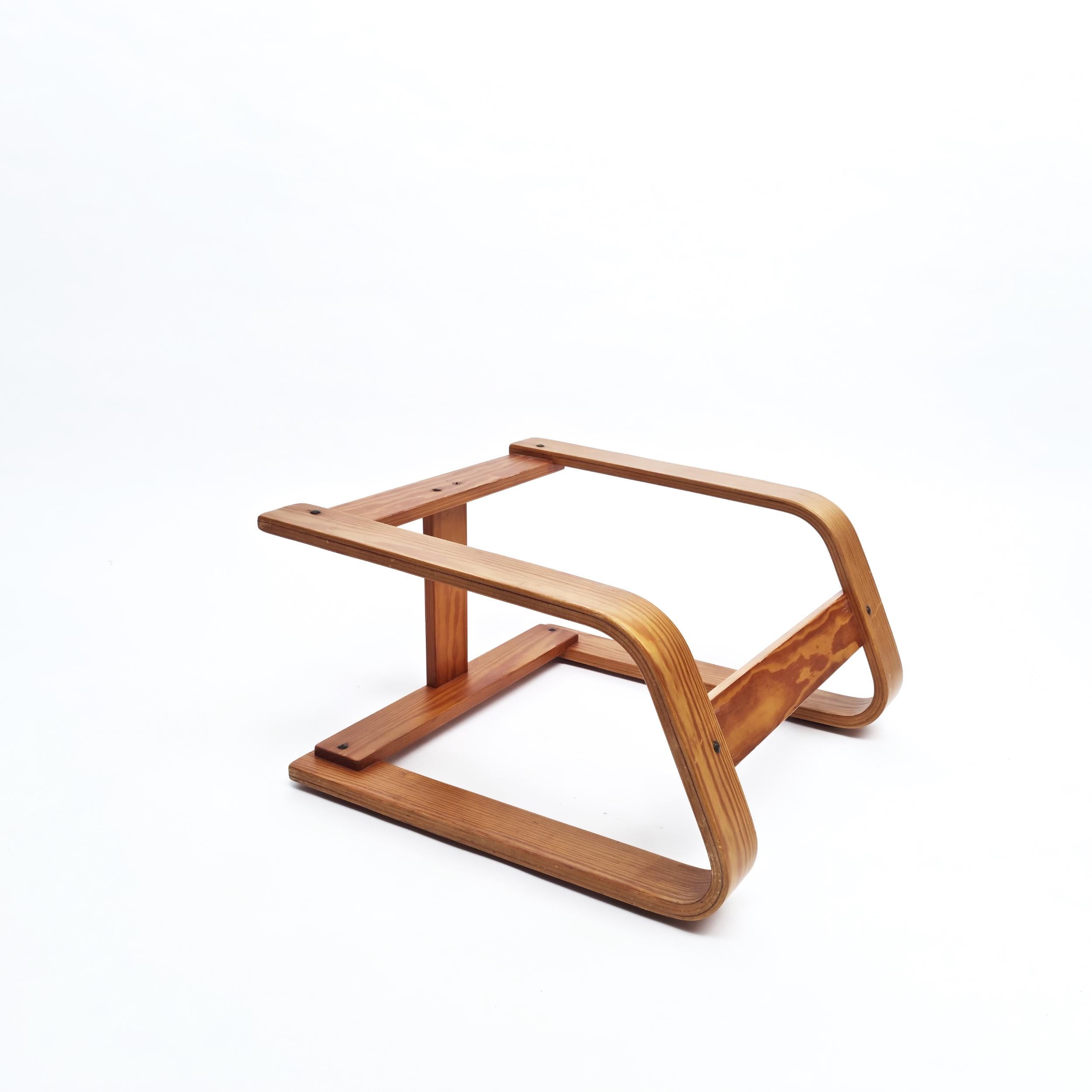 Milieu du XXe siècle Fauteuil de salon en pin massif du milieu du siècle, inspiré des designs des années 1960 d'Edvin Helseth.