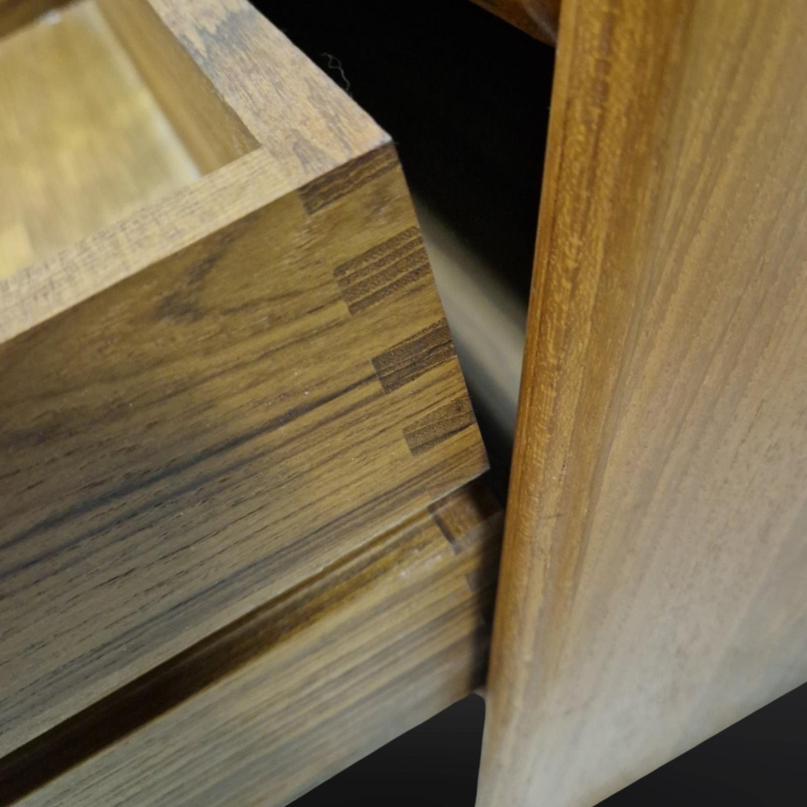 Cassettiera di metà secolo in teak massiccio, Danimarca, anni '70 in vendita 3