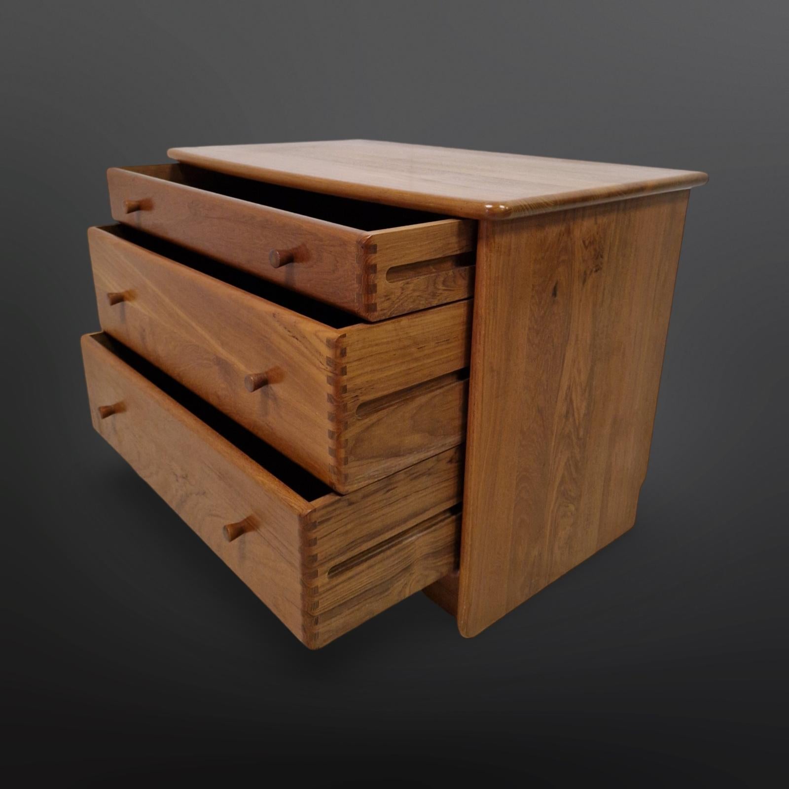 Teak Cassettiera di metà secolo in teak massiccio, Danimarca, anni '70 in vendita