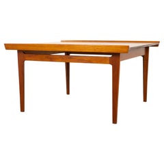 Table basse en teck massif du milieu du siècle
