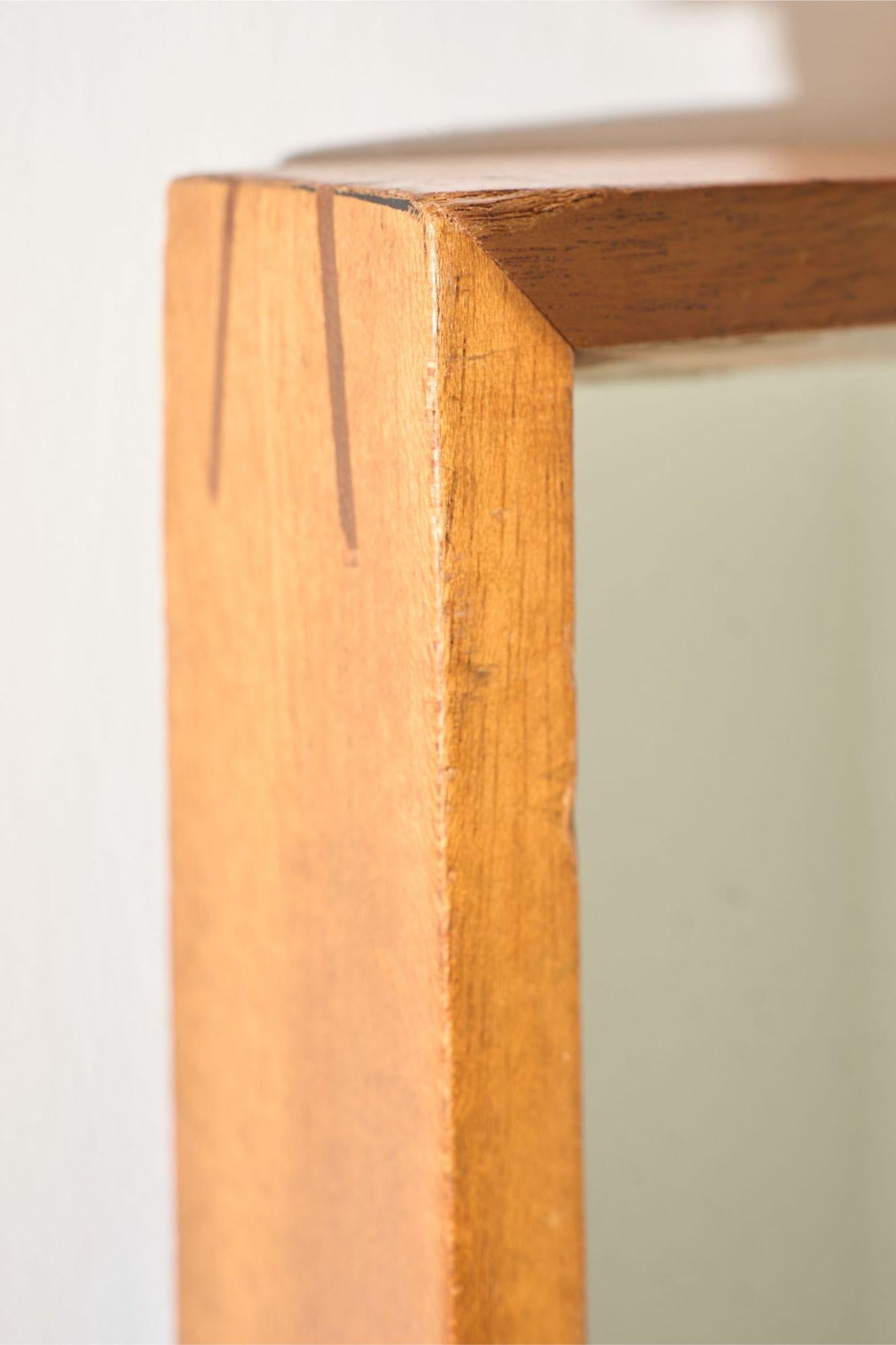 Specchio da parete danese di metà secolo in teak massiccio In condizioni ottime in vendita a Malton, GB