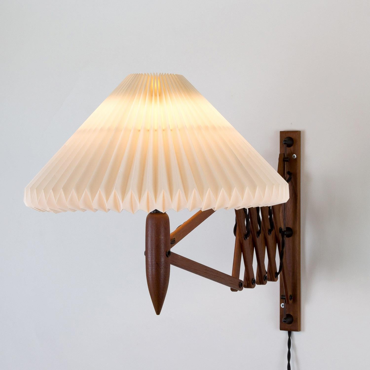 Midcentury Solid Teak Scissor Wall Light by Kaare Klint, Denmark, 1960s 3