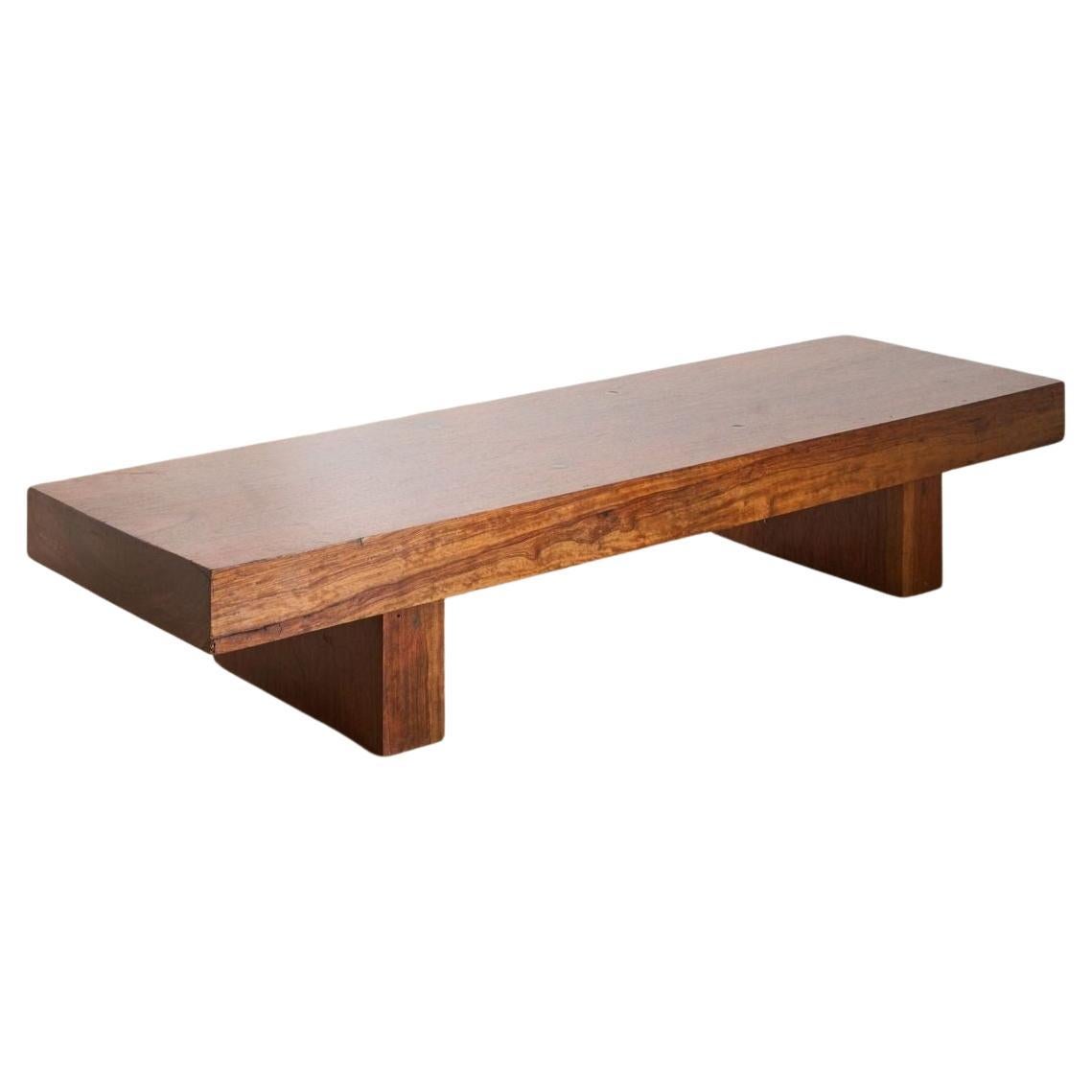 Table basse en teck massif du milieu du siècle dernier
