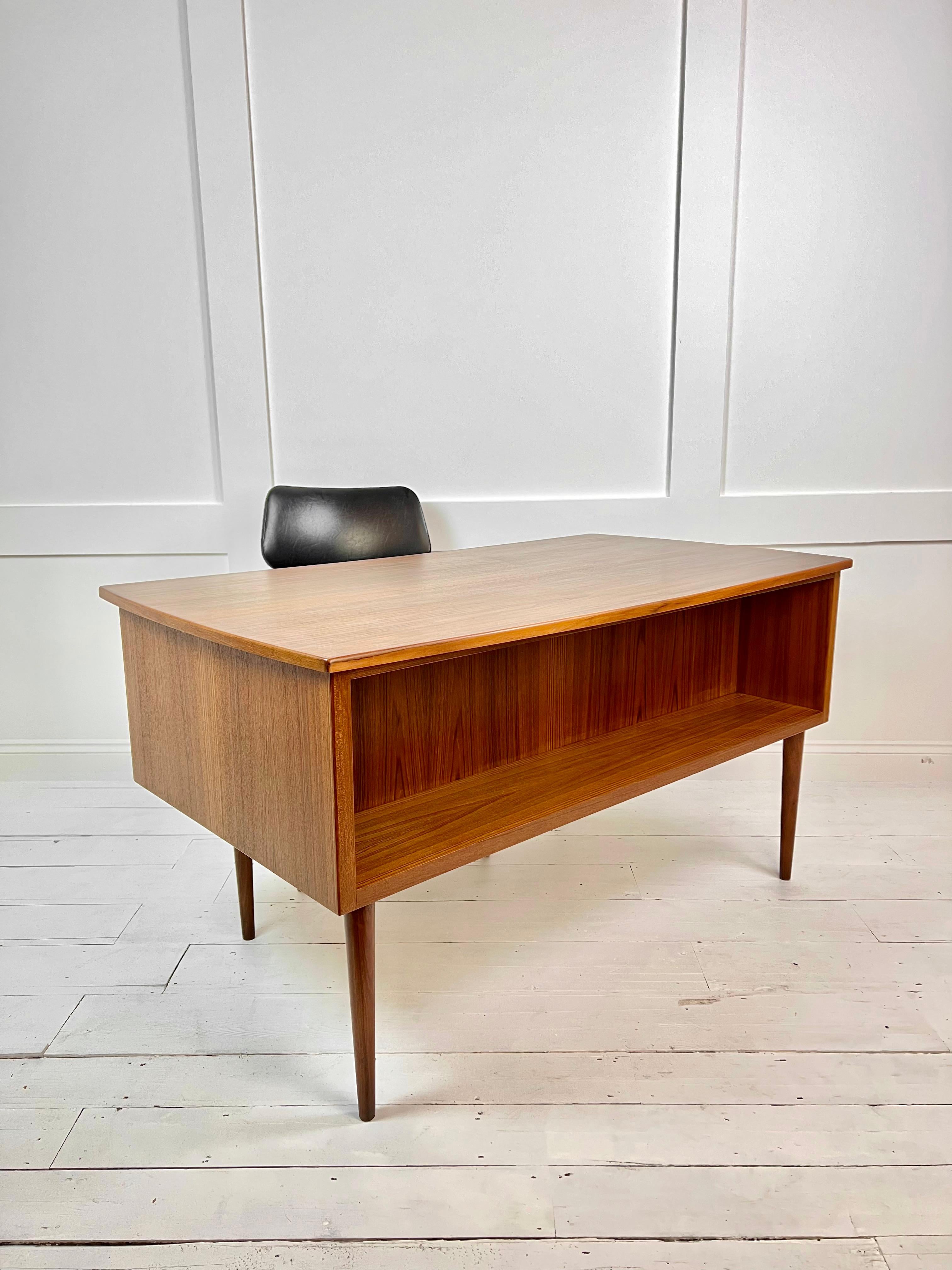 Mid - Century, Solid Teak & Veneer Surface Desk, Denmark c.1960's In Good Condition For Sale In London, GB