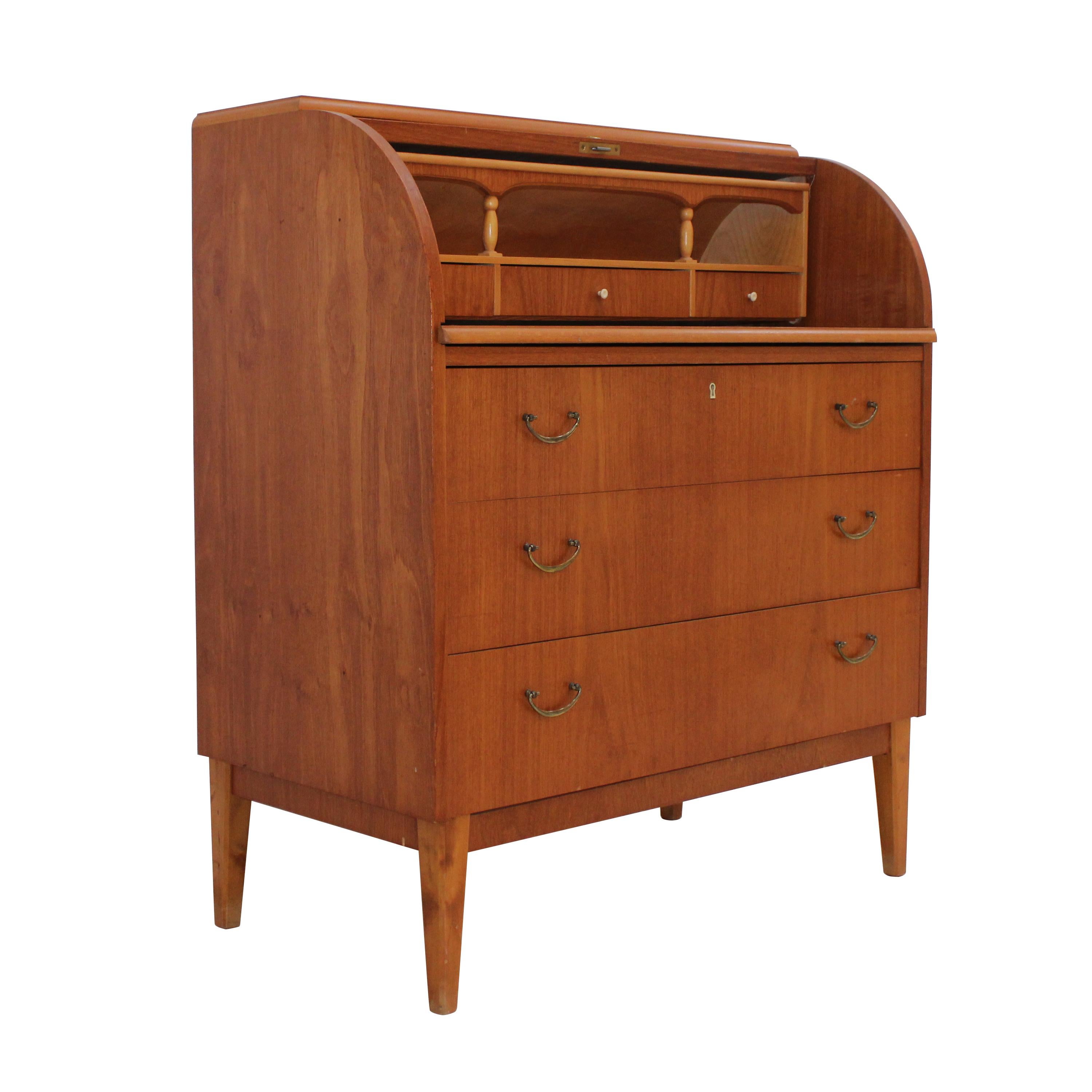 Mid-Century Solid Teakwood Bureau Germany, 1950 In Good Condition For Sale In Madrid, ES