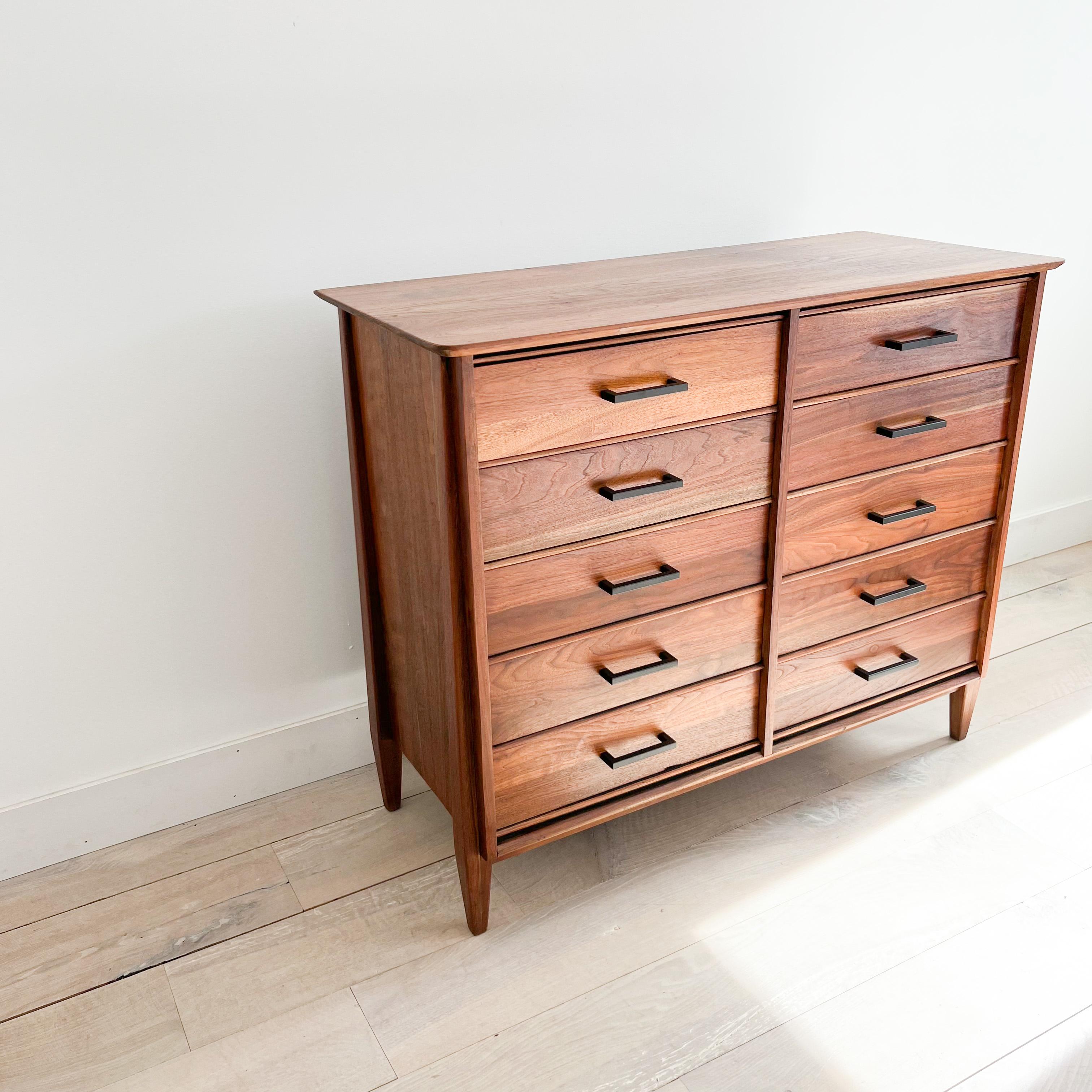 Mid-Century Modern solid walnut highboy dresser/gentlemen’s chest by Davis Cabinet Company. Fully sanded and restored. Some light scuffing/scratching from age appropriate wear.