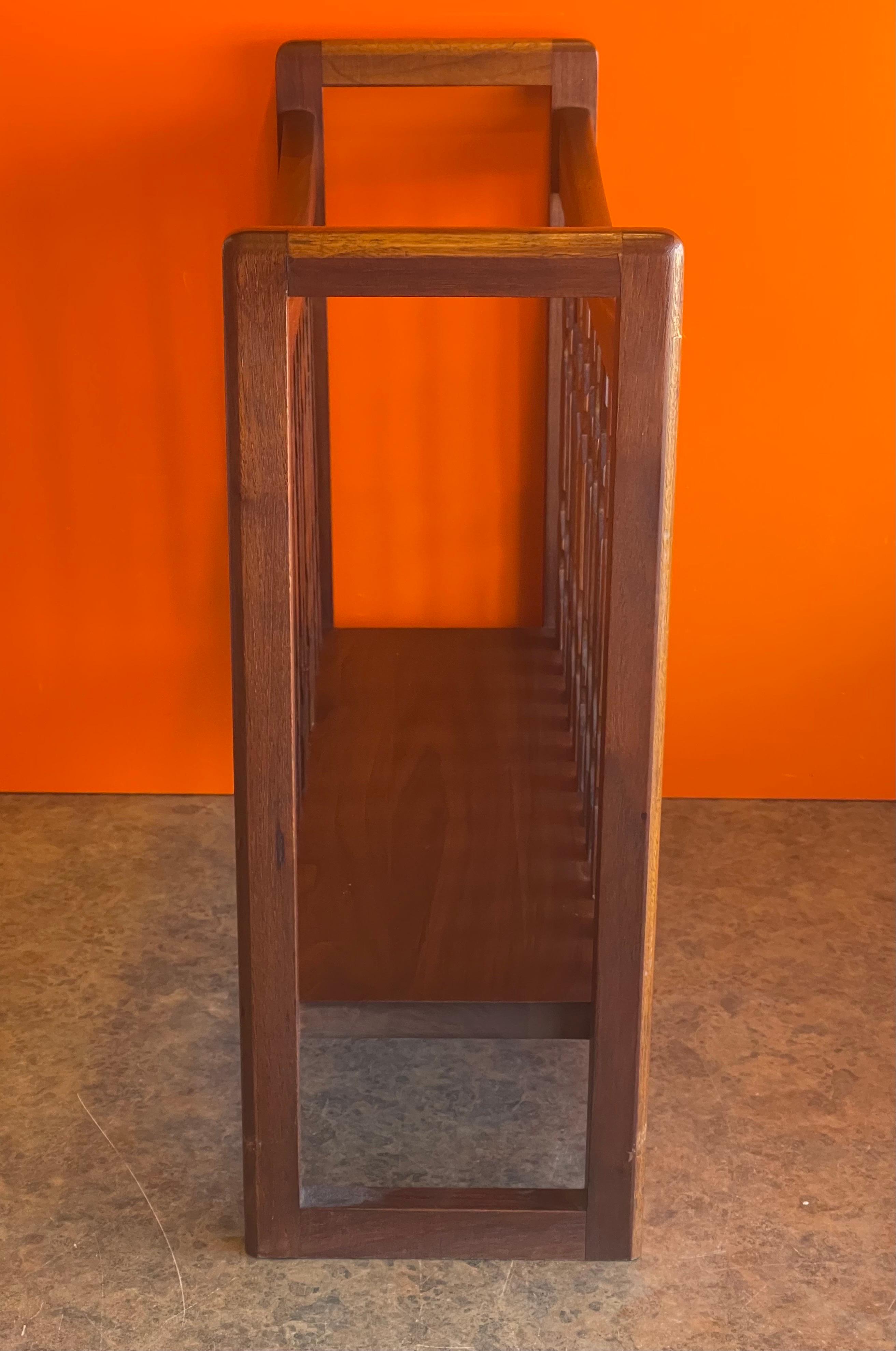 Mid-Century Solid Walnut Magazine Rack by Arthur Umanoff for American Woodcraft In Good Condition For Sale In San Diego, CA