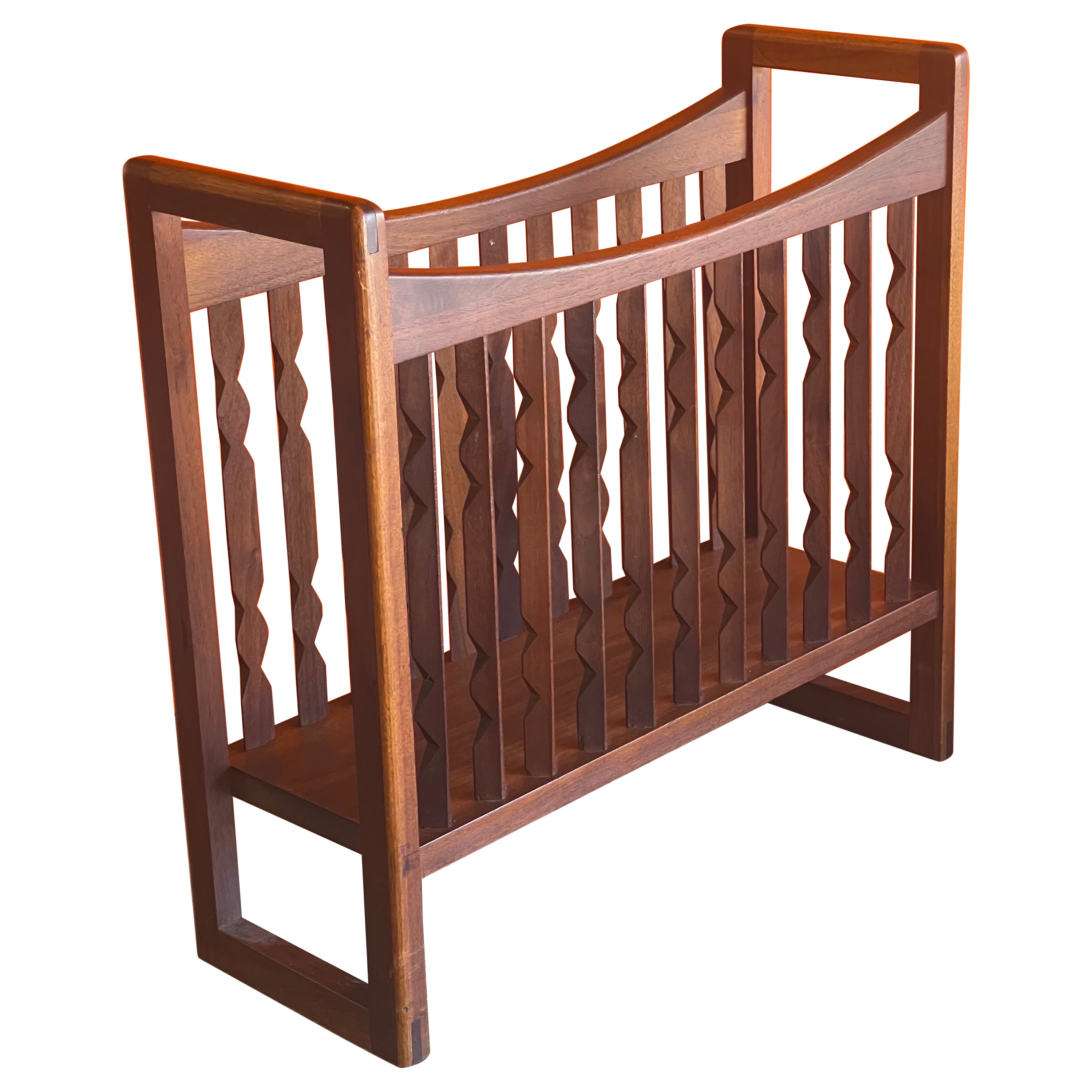 Portariviste in noce massiccio di metà secolo di Arthur Umanoff per American Woodcraft