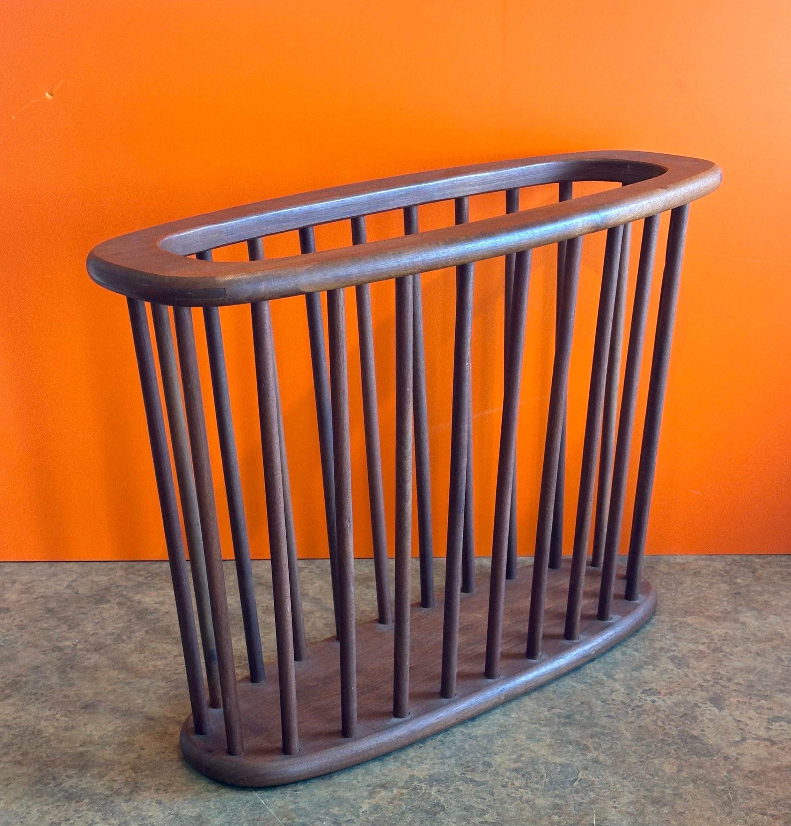 Mid-Century Solid Walnut Magazine Rack by Arthur Umanoff In Good Condition For Sale In San Diego, CA