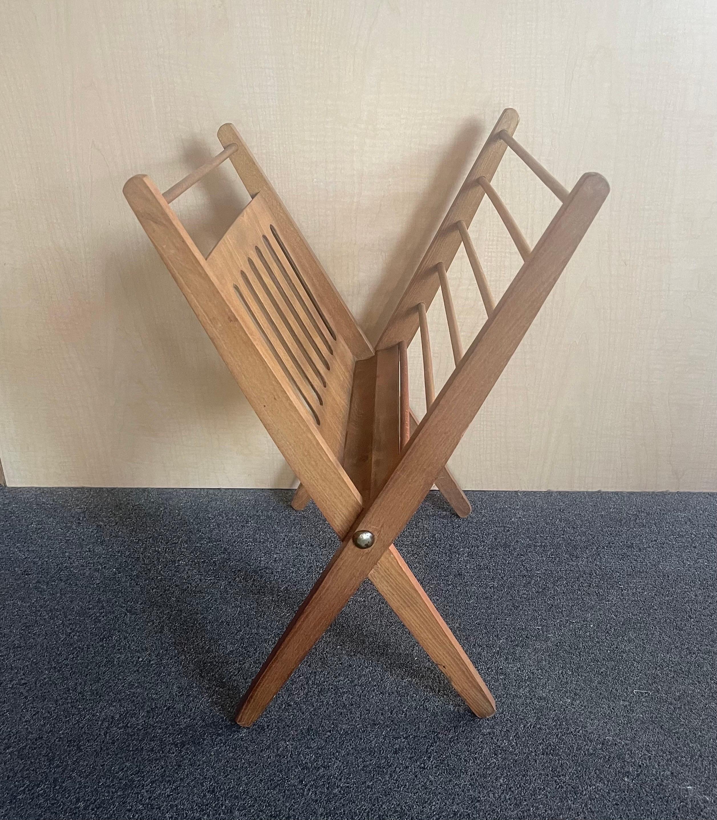 Mid-Century Solid Walnut Magazine Rack in the Style of Arthur Umanoff For Sale 1