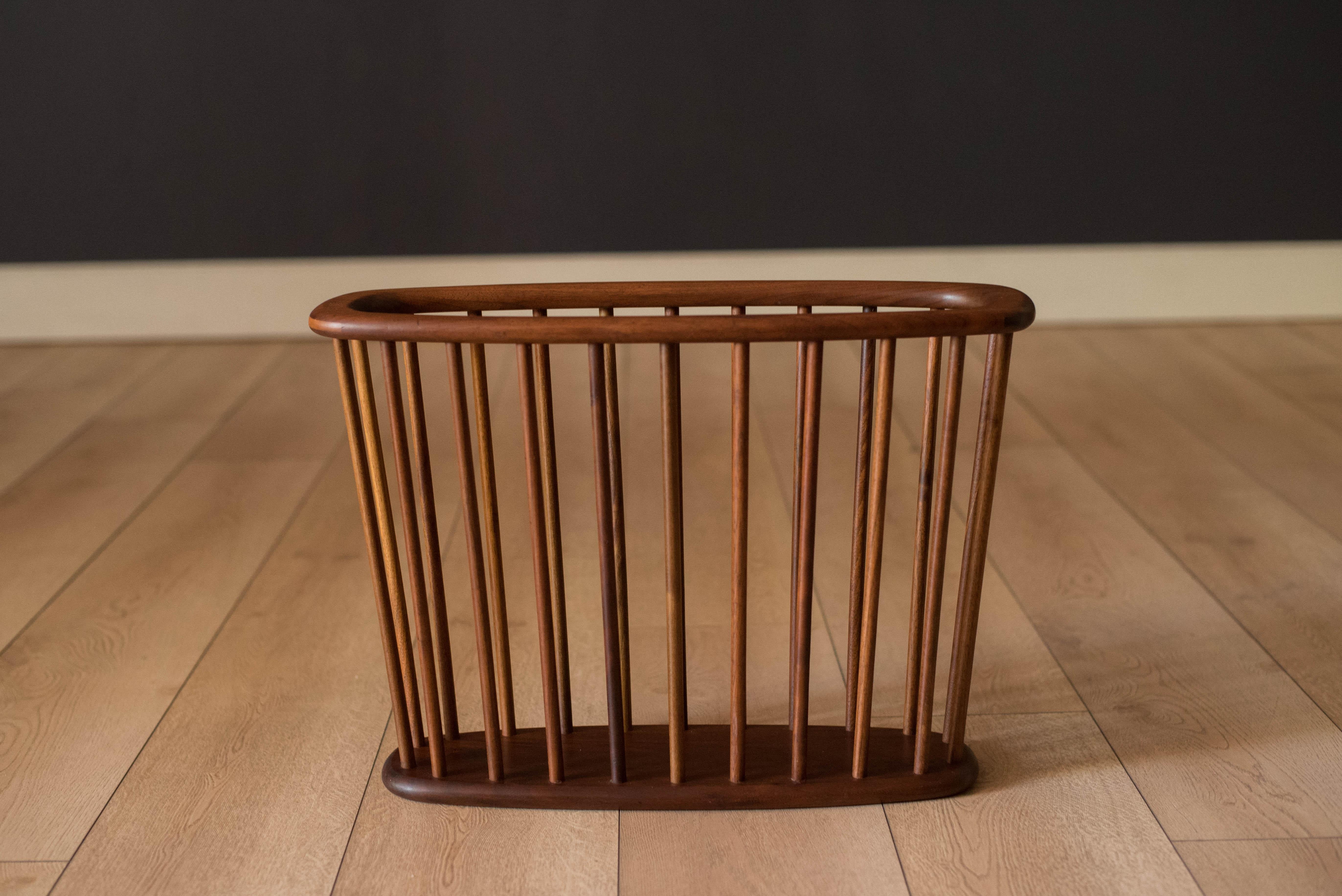 Mid Century Solid Walnut Spindle Magazine Rack Stand by Arthur Umanoff In Good Condition For Sale In San Jose, CA