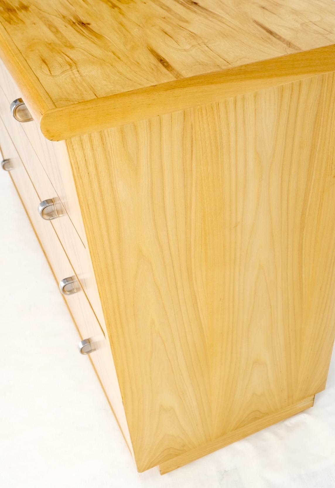 Mid Century Solid Wood Blonde Pecan Veneered 4 Drawers Dresser by Founders MINT! For Sale 2