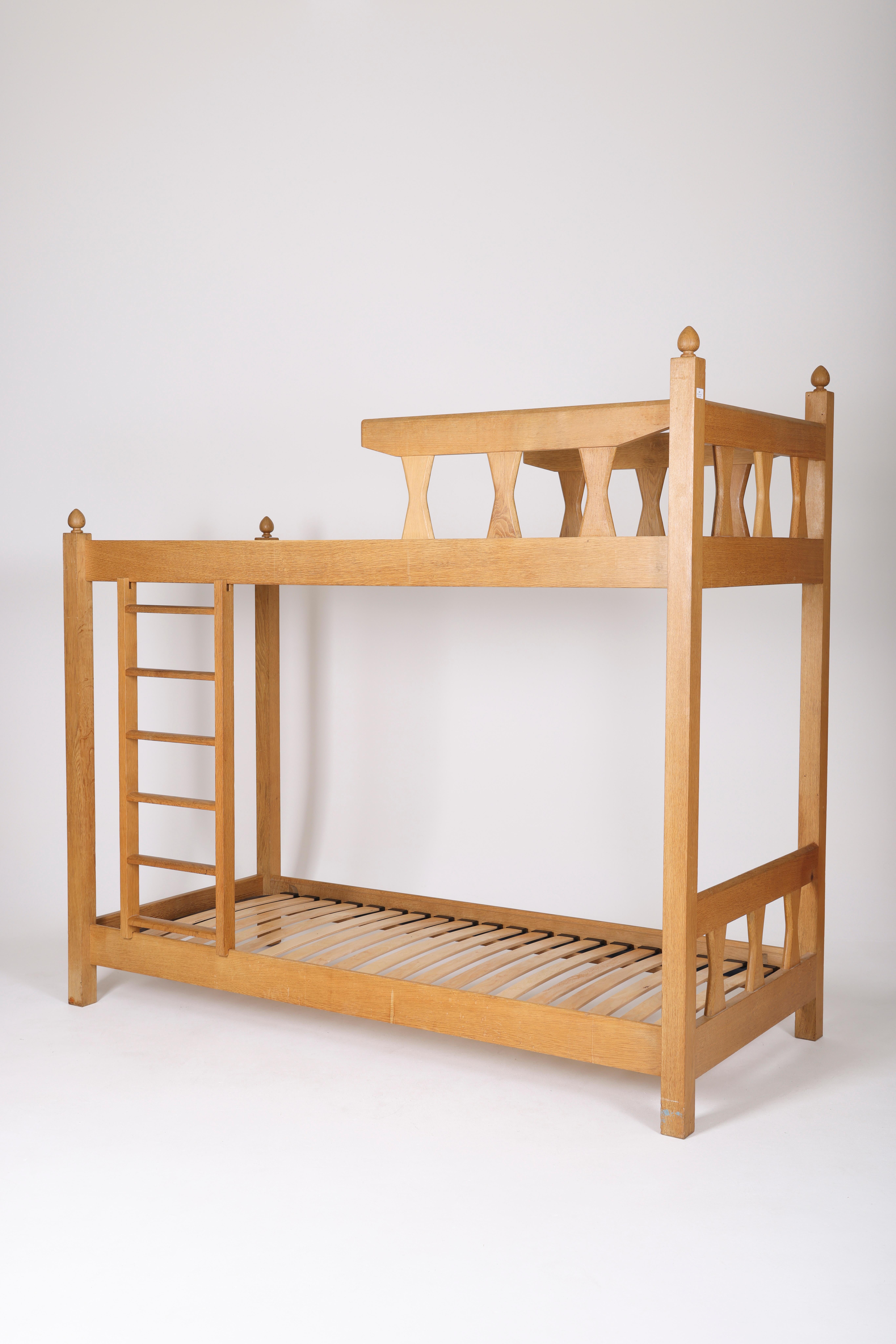 Bunk bed in solid oak by Guillerme and Chambron for Votre Maison. Two single beds stacked, with a perforated panel at the headboard and a movable ladder. Very good condition.
LP700-701