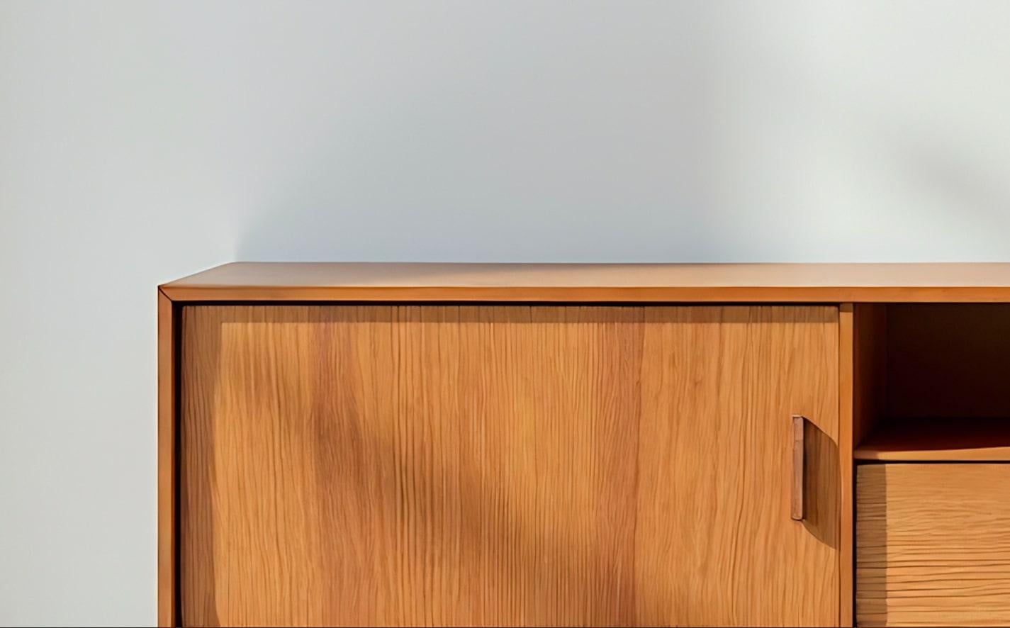 Mid Century Massivholz-Credenza/ Medienkonsole von Artisanal (Indisch) im Angebot