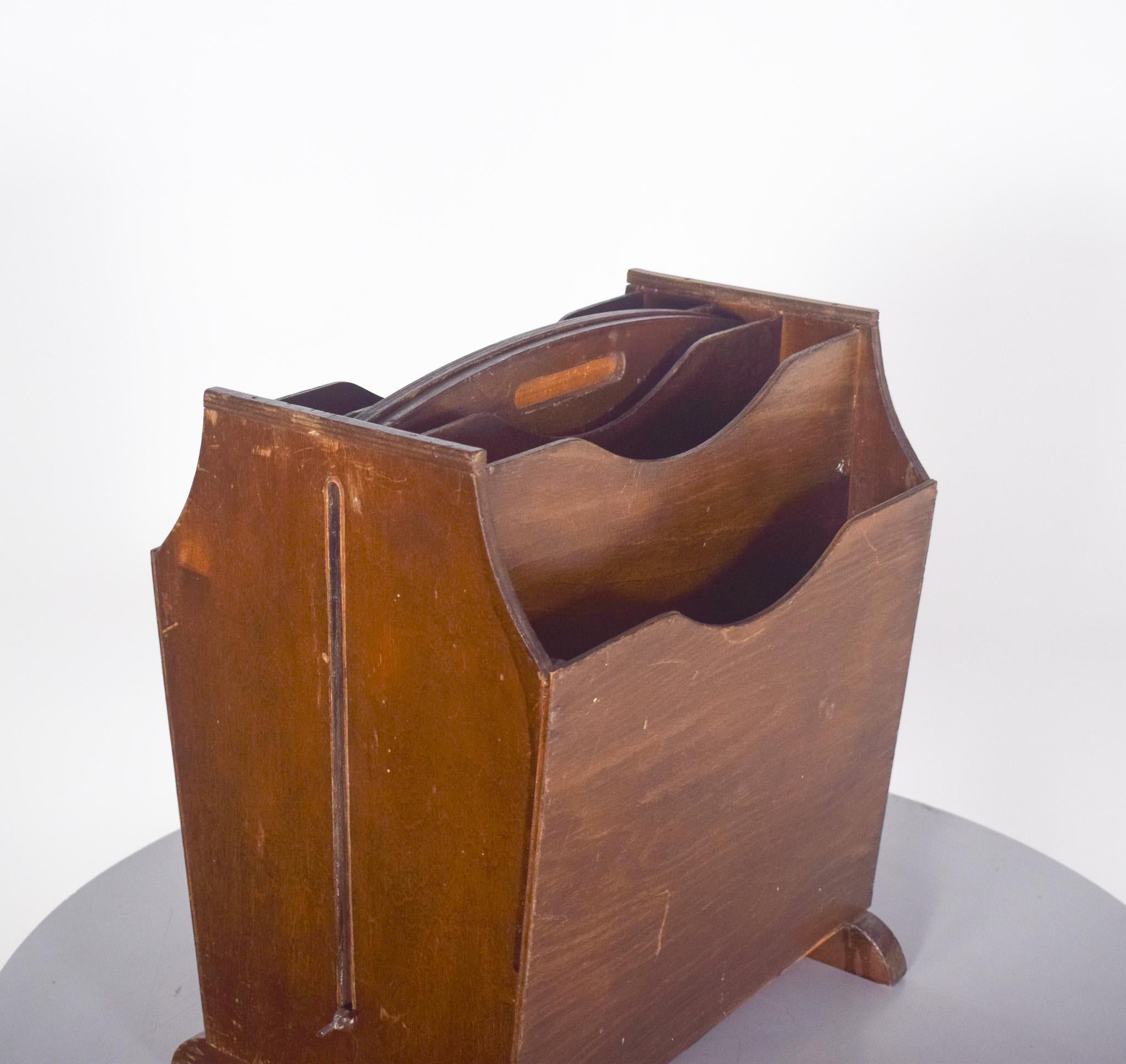 Mid-Century Modern Porte-revues en bois massif du milieu du siècle en vente