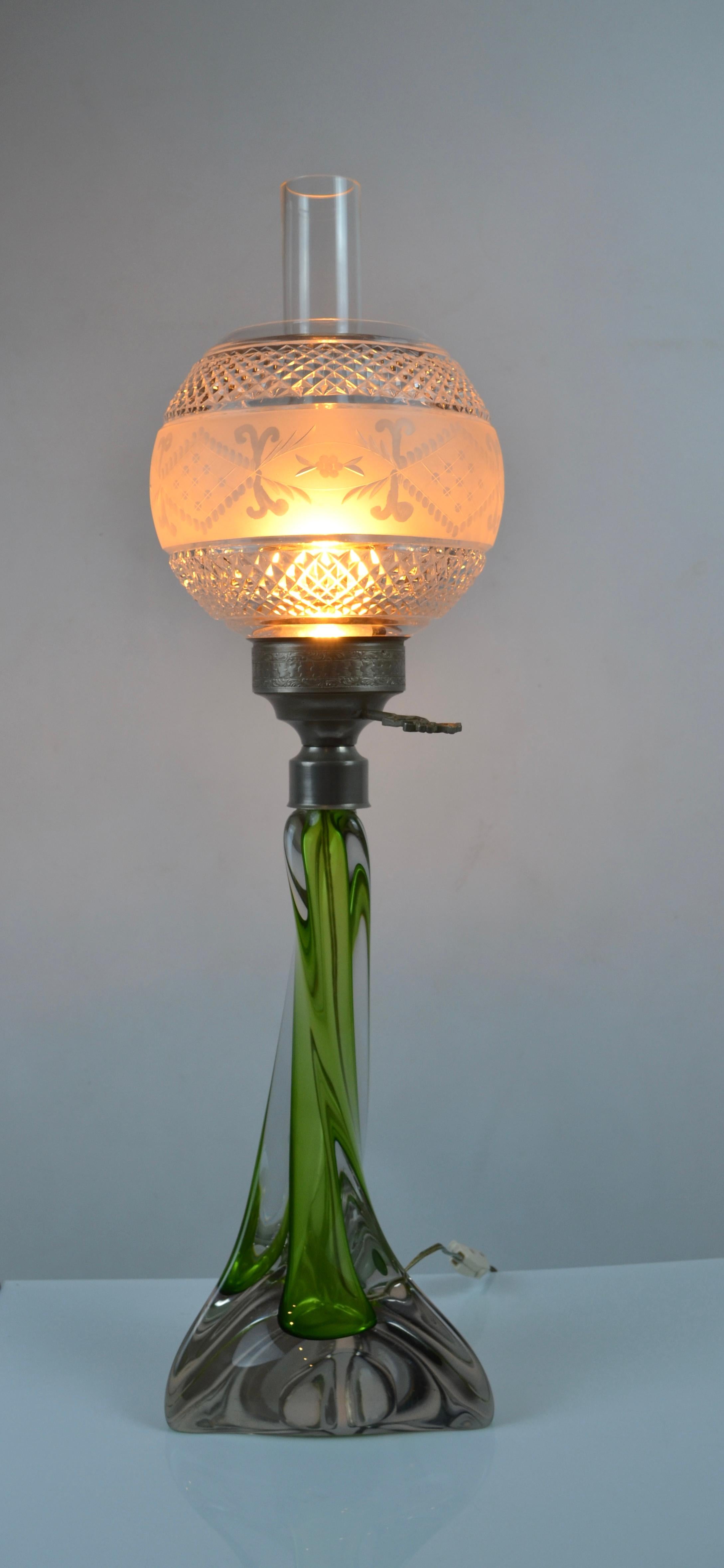 Lampe de table en verre d'art Sommerso du milieu du siècle avec abat-jour en cristal taillé, années 1950 en vente 5