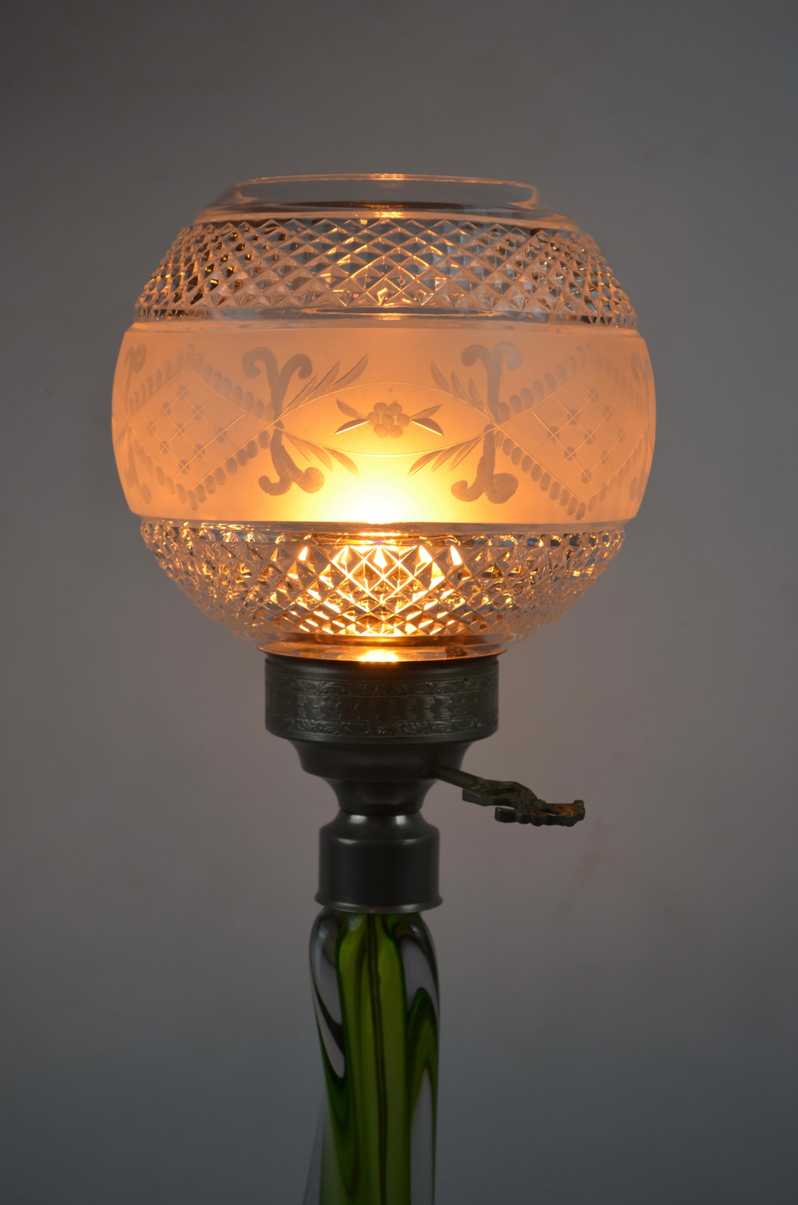 Lampe de table en verre d'art Sommerso du milieu du siècle avec abat-jour en cristal taillé, années 1950 en vente 7