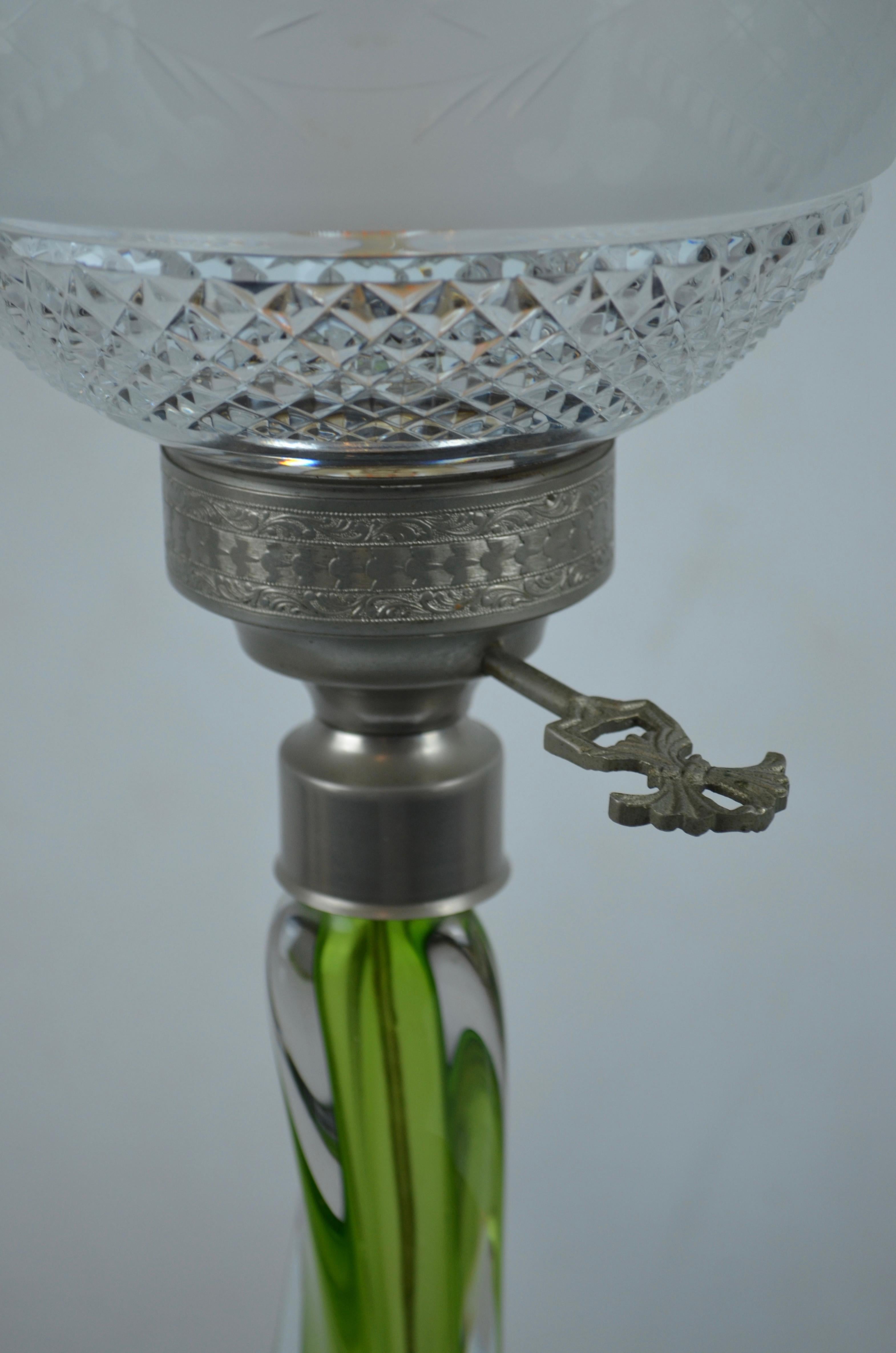 Lampe de table en verre d'art Sommerso du milieu du siècle avec abat-jour en cristal taillé, années 1950 en vente 9