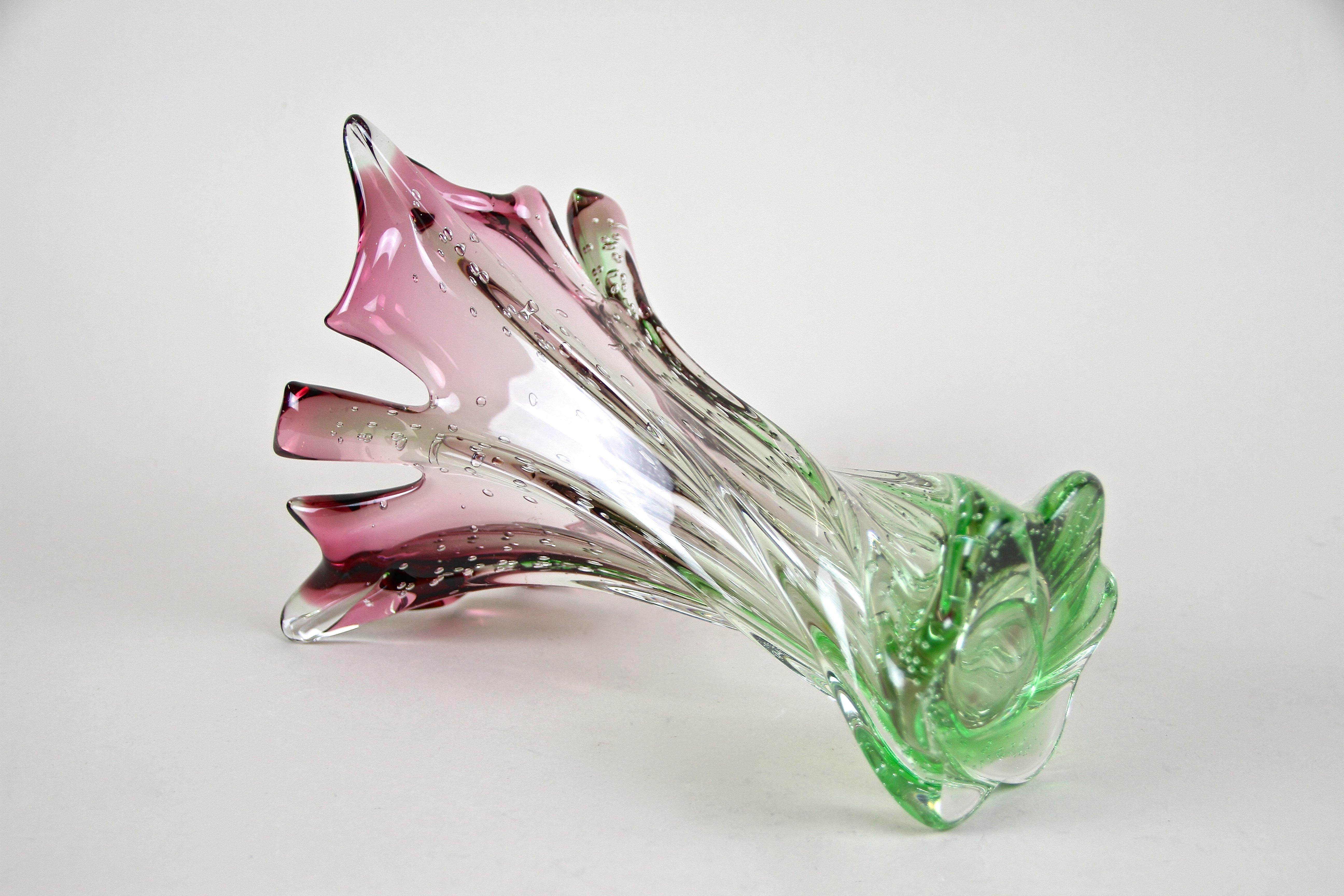 Mid Century Sommerso Murano Glass Vase Pink/ Green, Italy, circa 1960/70 For Sale 1