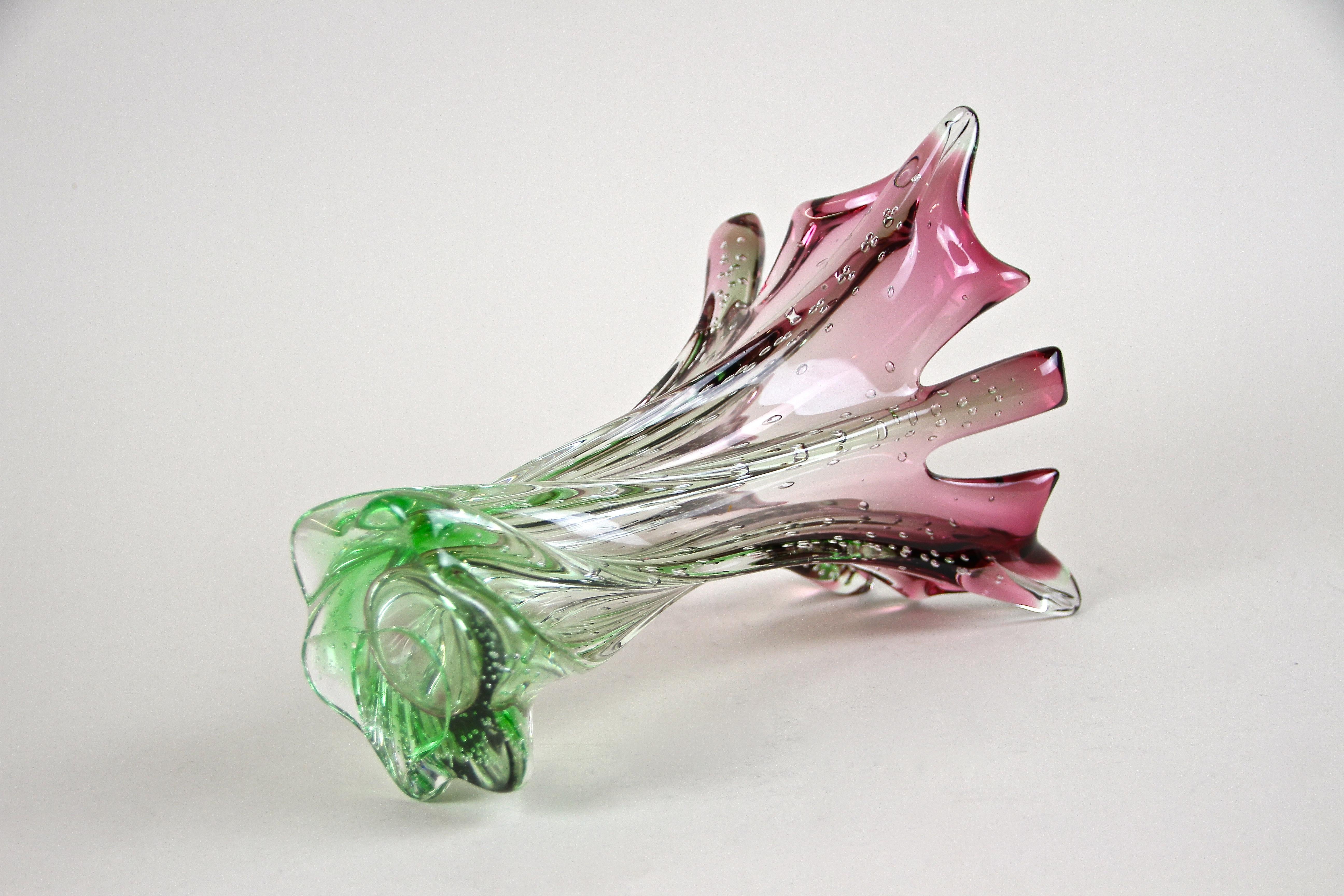 Mid Century Sommerso Murano Glass Vase Pink/ Green, Italy, circa 1960/70 For Sale 2