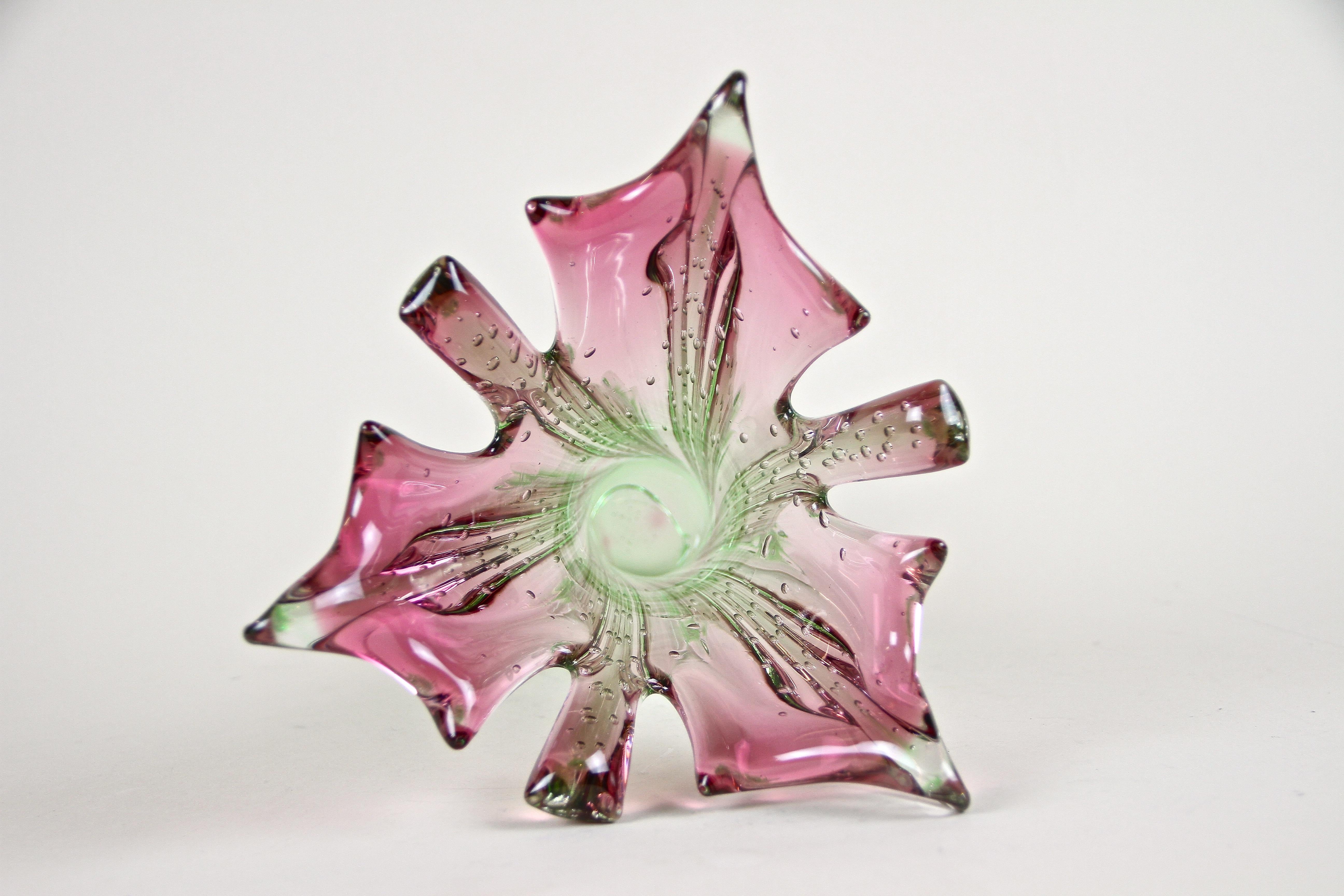 Mid Century Sommerso Murano Glass Vase Pink/ Green, Italy, circa 1960/70 For Sale 3